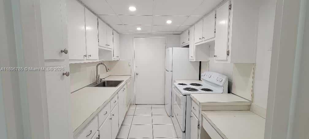 Small Image of 5401 COLLINS AVE #214, Miami Beach Number 9