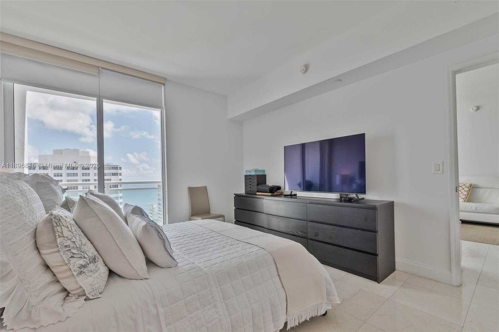 Small Image of 951 BRICKELL AVE #1606, Miami Number 20