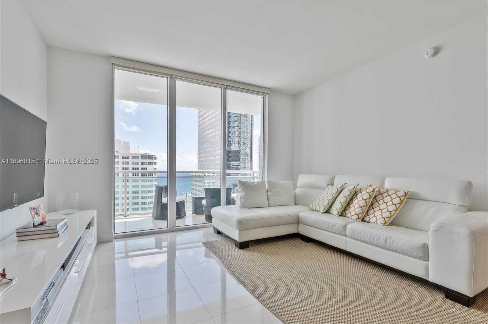Small Image of 951 BRICKELL AVE #1606, Miami Number 6