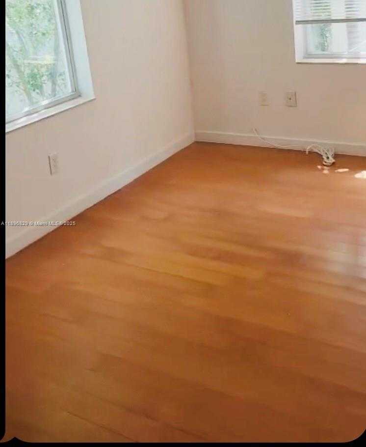 Small Image of 719 MERIDIAN AVE #7, Miami Beach Number 3