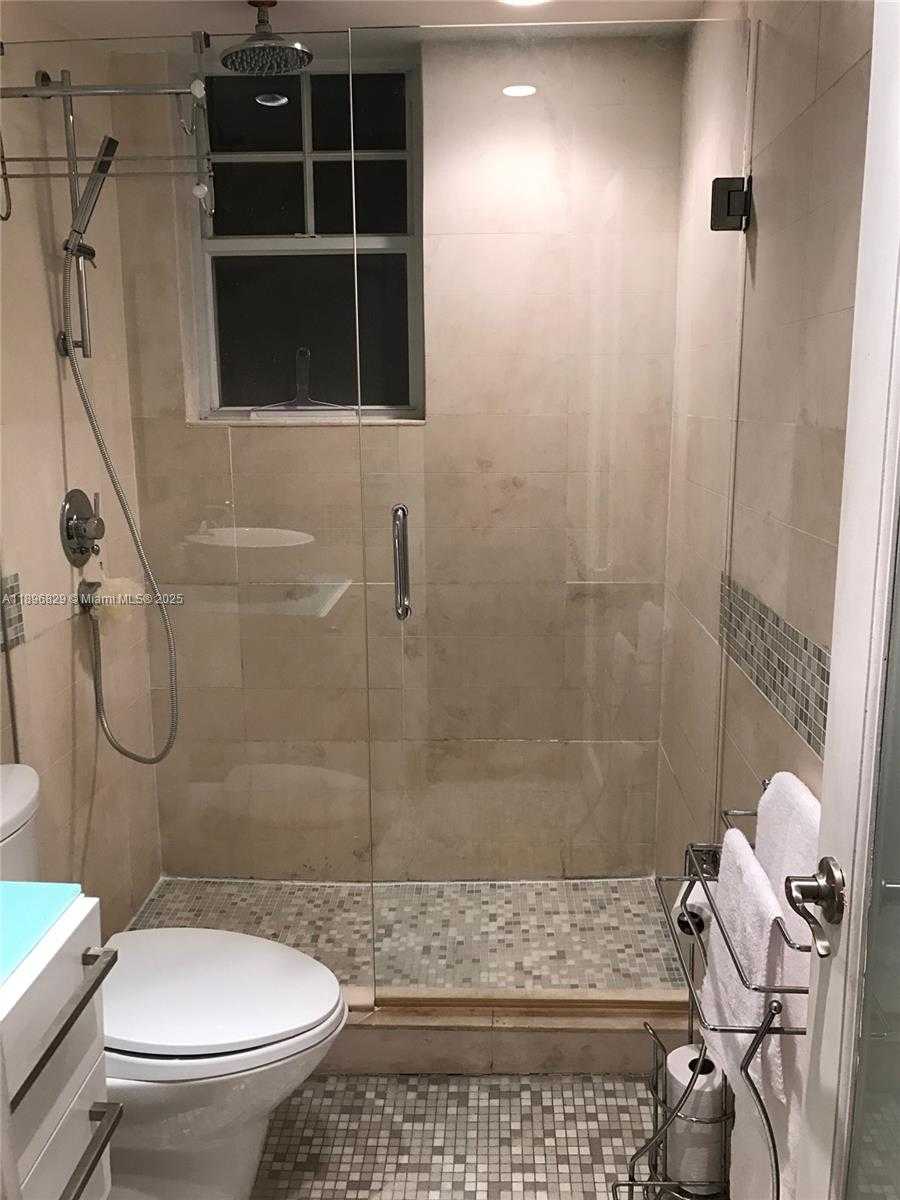 Small Image of 719 MERIDIAN AVE #7, Miami Beach Number 5
