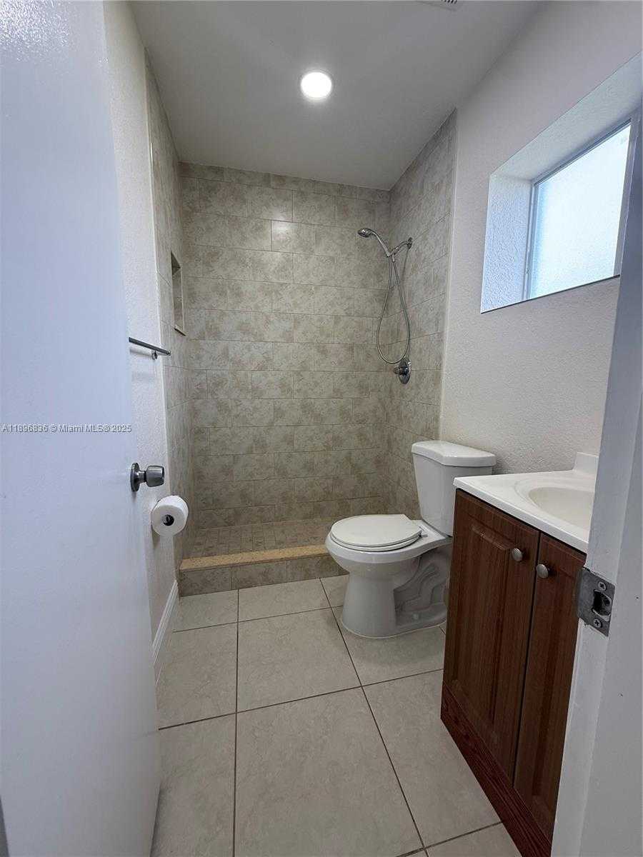 Small Image of 5730 NORTH WEST 112TH TER, Hialeah Number 6