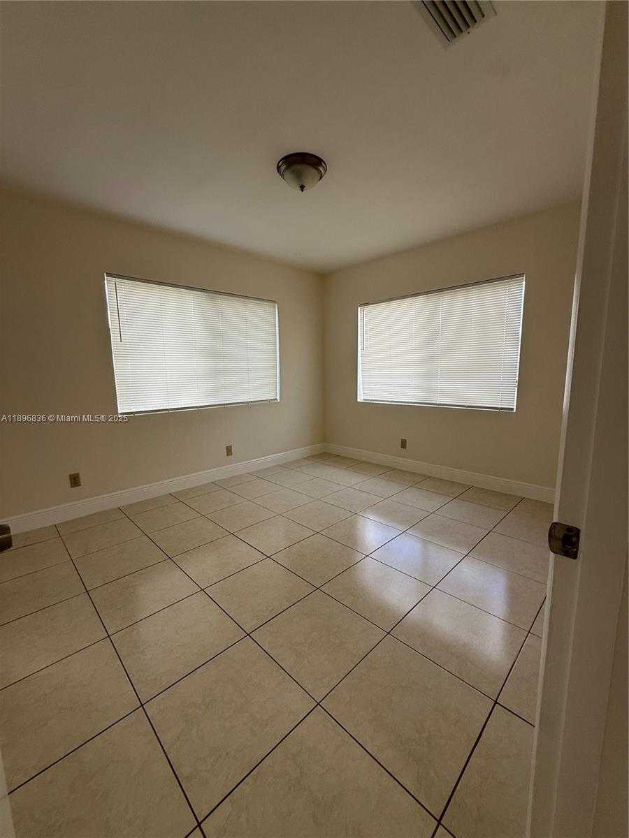 Small Image of 5730 NORTH WEST 112TH TER, Hialeah Number 7