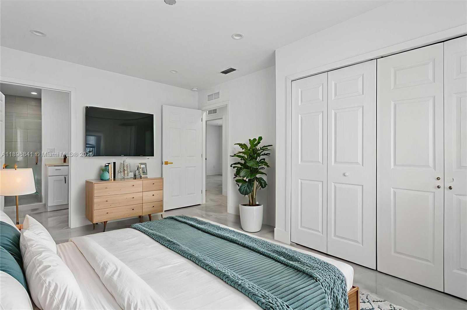Small Image of 2924 NORTH WEST 58TH ST #2924, Miami Number 26
