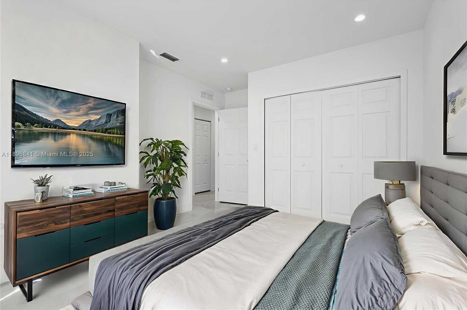 Small Image of 2924 NORTH WEST 58TH ST #2924, Miami Number 32