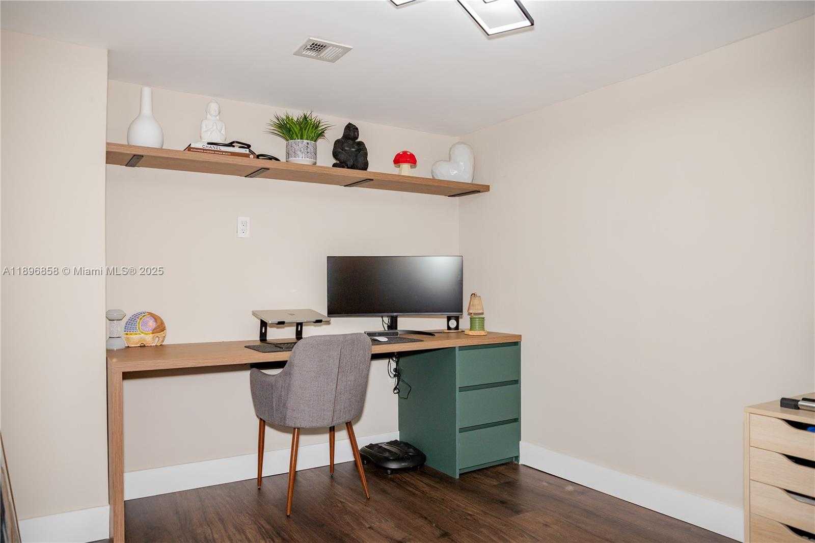 Small Image of 3375 NORTH COUNTRY CLUB DR #205, Aventura Number 22