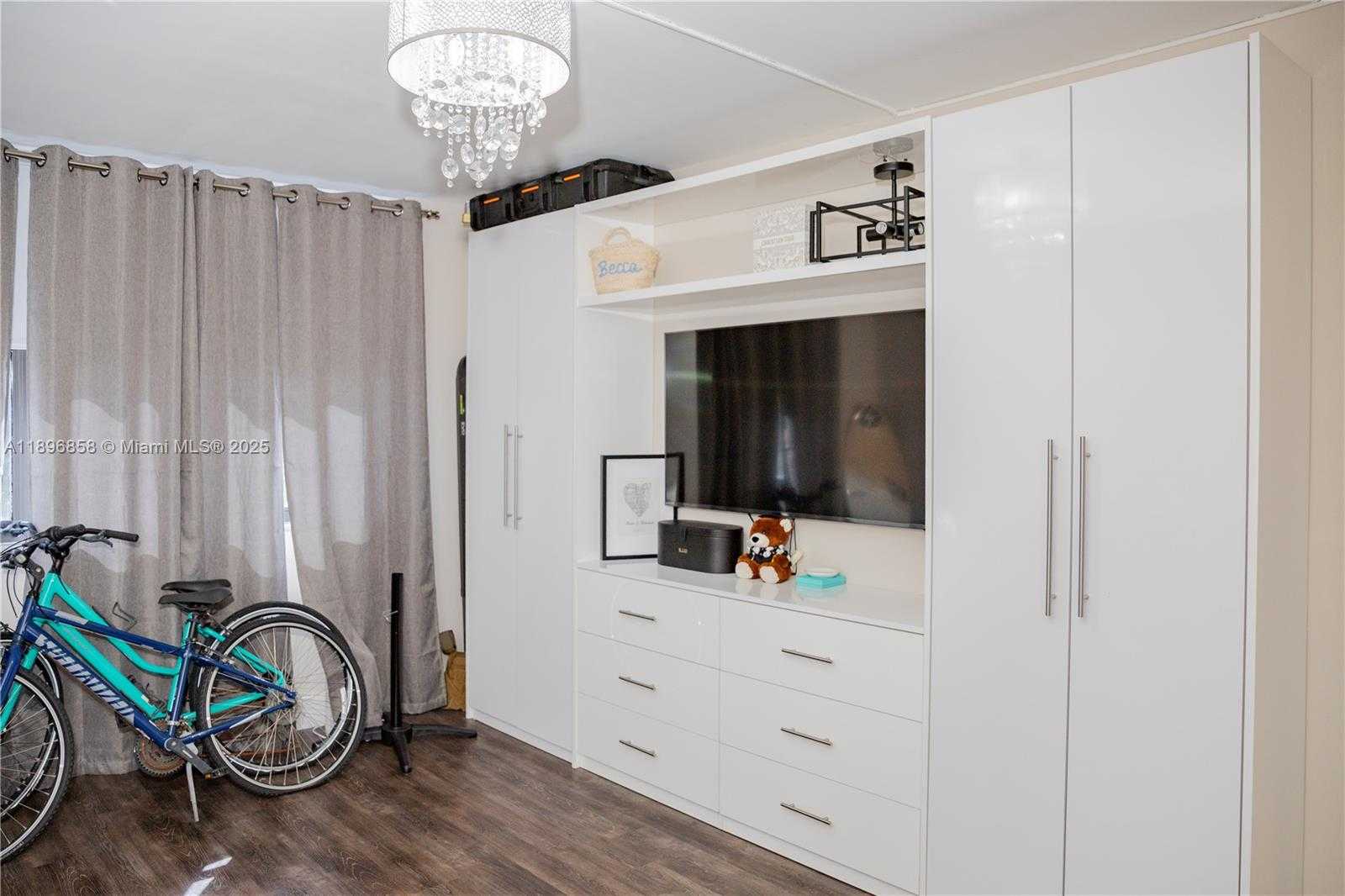 Small Image of 3375 NORTH COUNTRY CLUB DR #205, Aventura Number 24