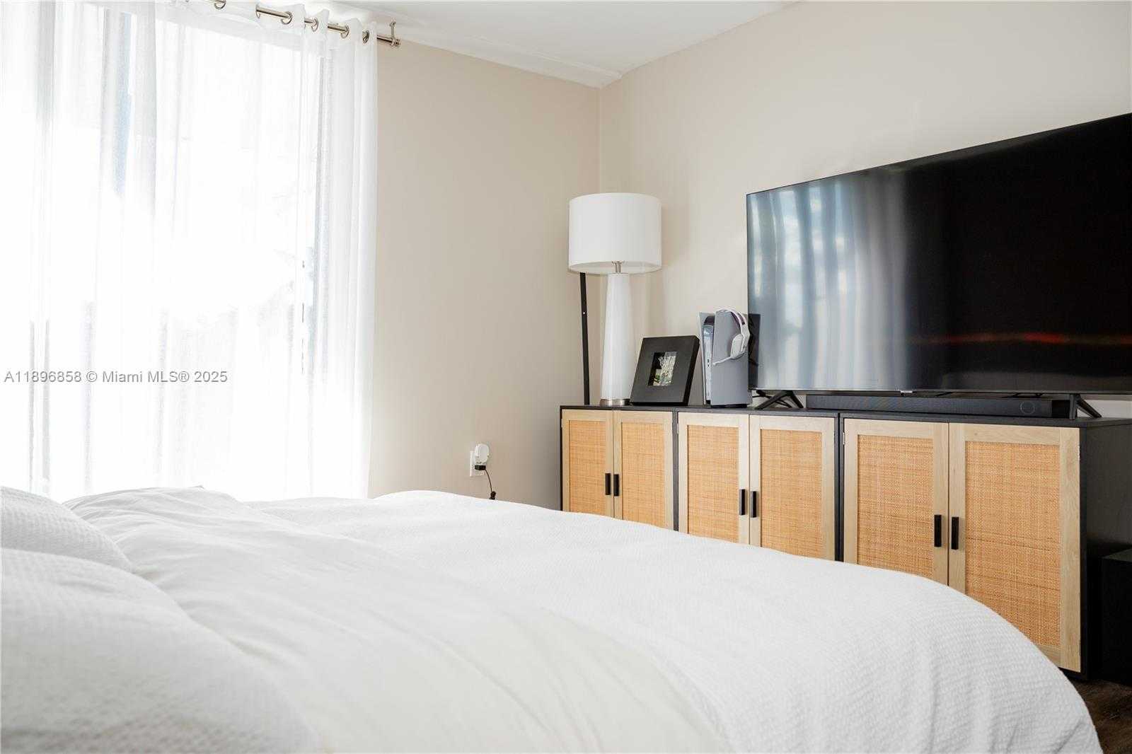 Small Image of 3375 NORTH COUNTRY CLUB DR #205, Aventura Number 8