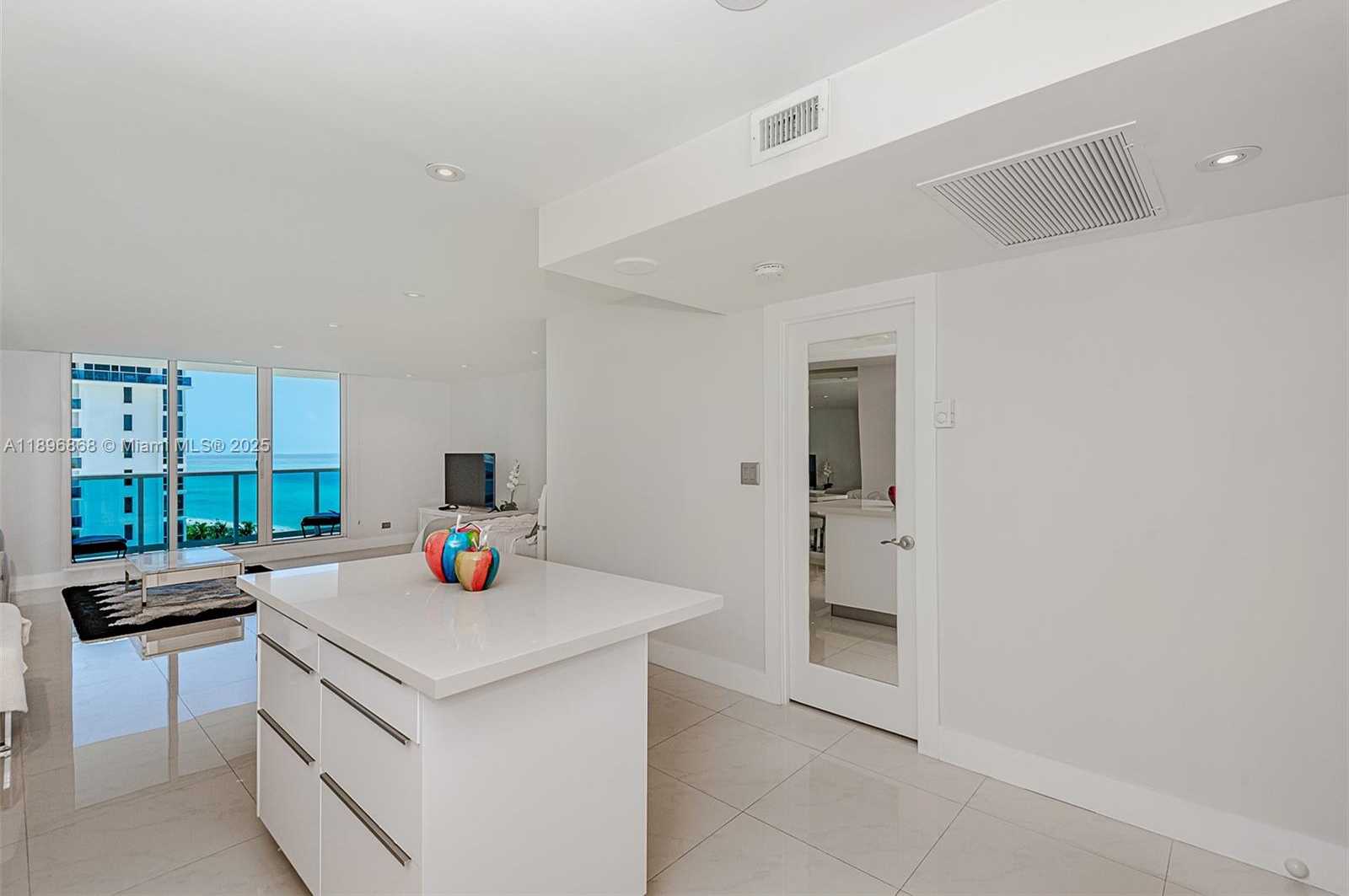 Small Image of 2301 COLLINS AVE #1211, Miami Beach Number 15