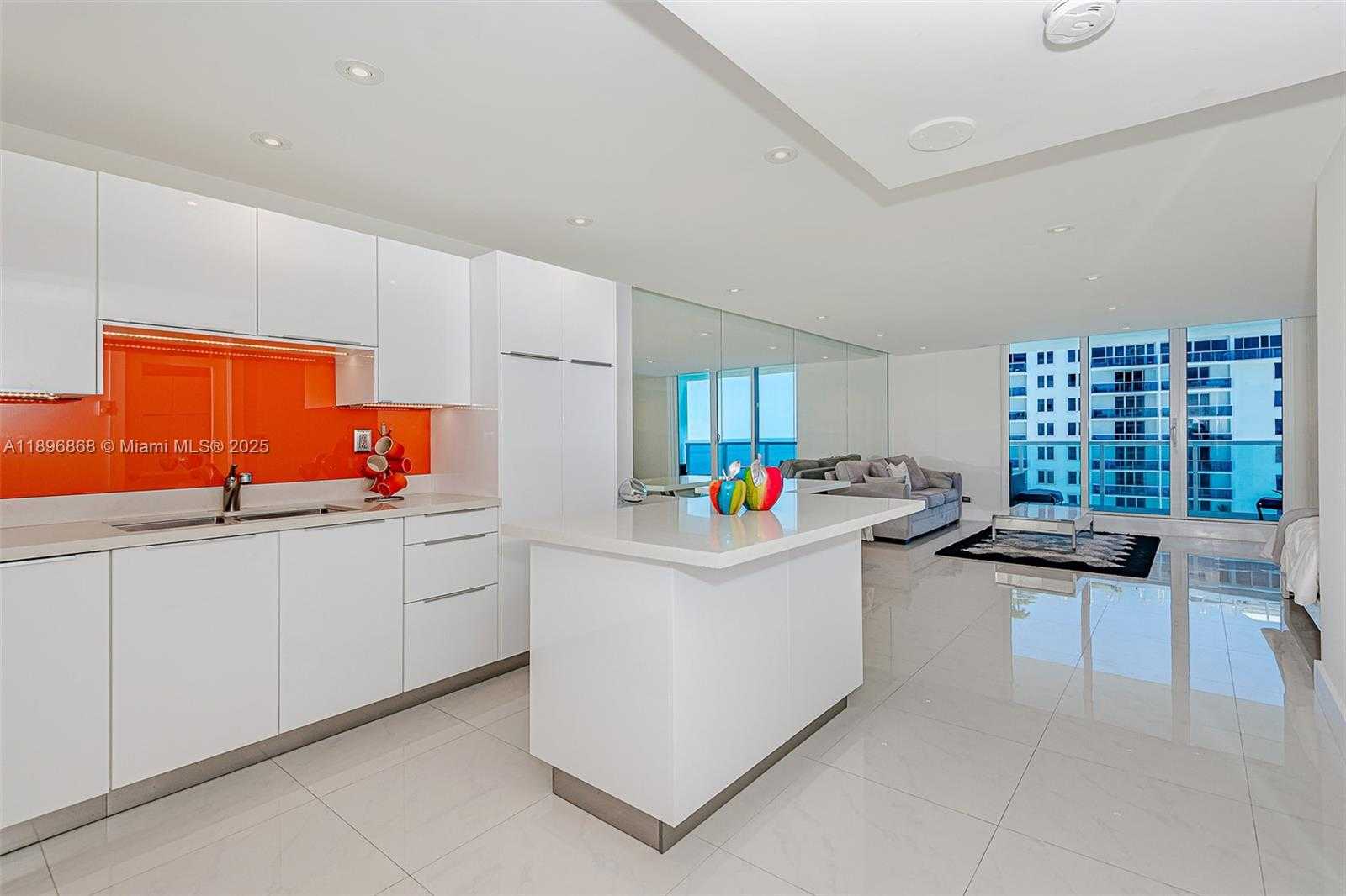 Small Image of 2301 COLLINS AVE #1211, Miami Beach Number 16