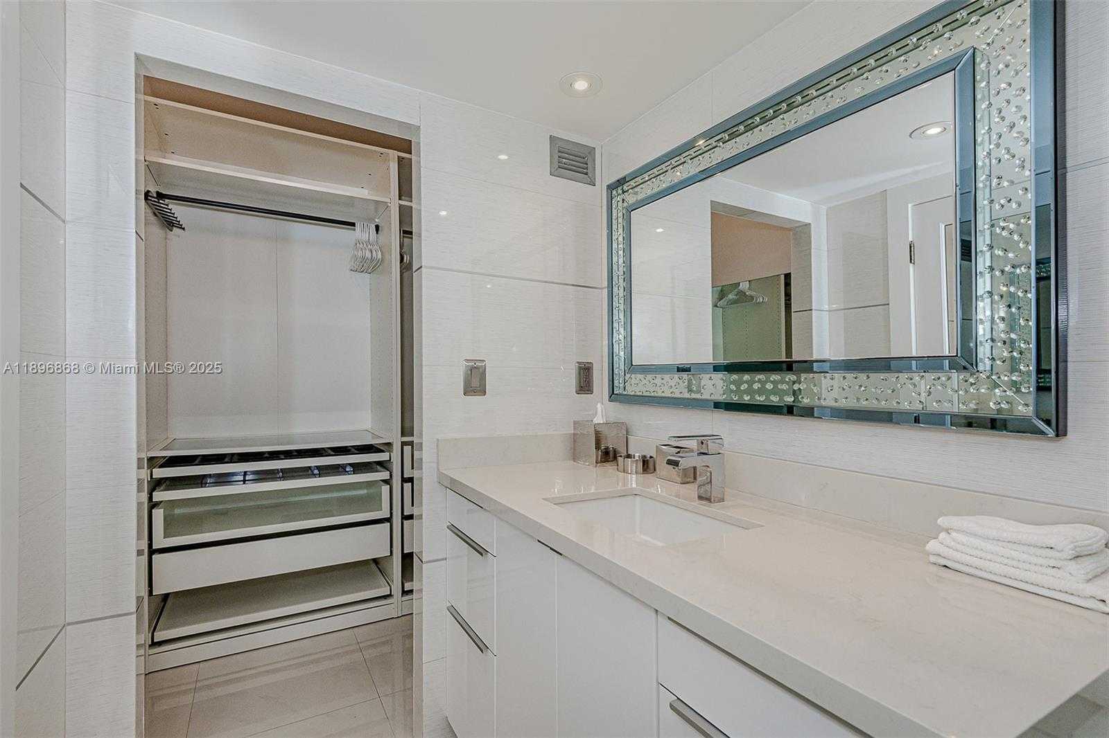 Small Image of 2301 COLLINS AVE #1211, Miami Beach Number 18