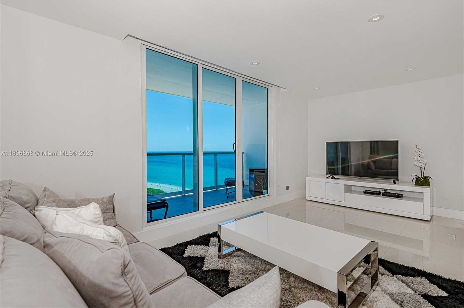 Small Image of 2301 COLLINS AVE #1211, Miami Beach Number 4