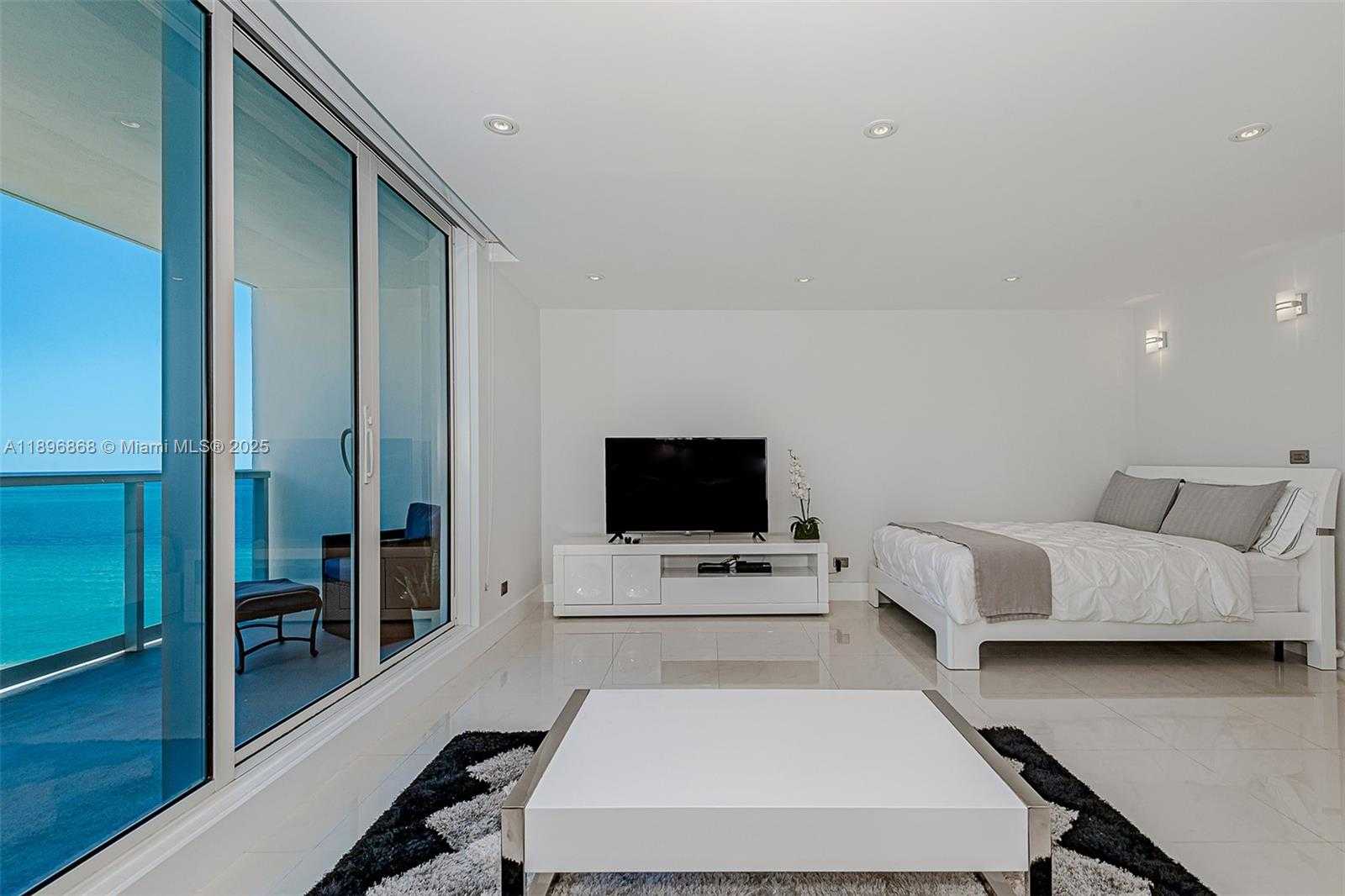 Small Image of 2301 COLLINS AVE #1211, Miami Beach Number 5
