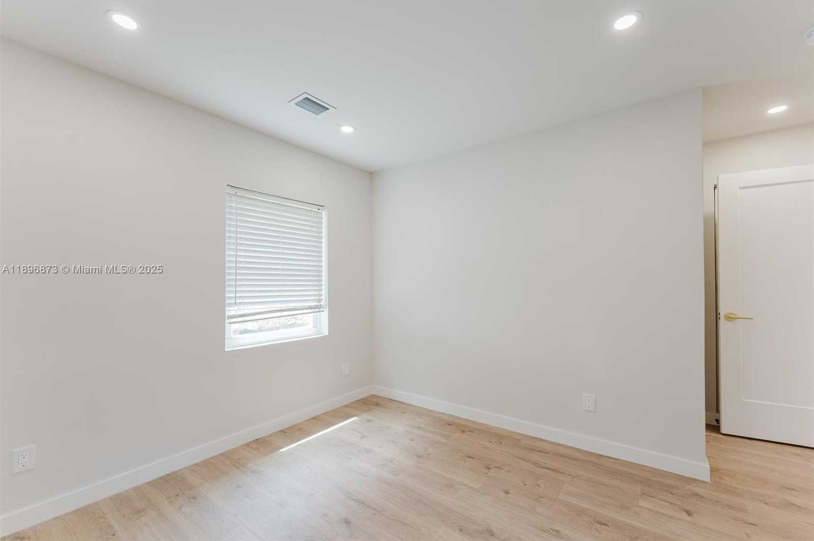 Small Image of 1430 SOUTH WEST 32ND CT #., Fort Lauderdale Number 11