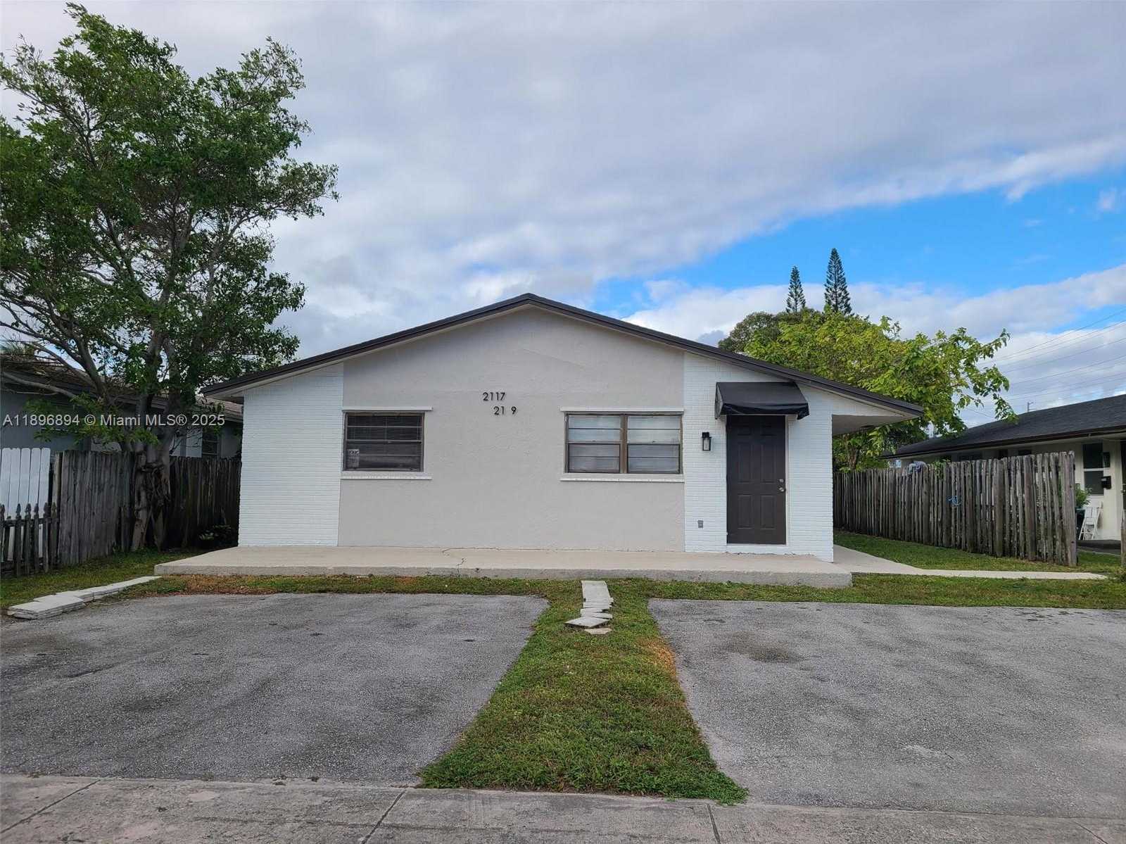 Small Image of 2117 LIBERTY ST #front, Hollywood Number 2