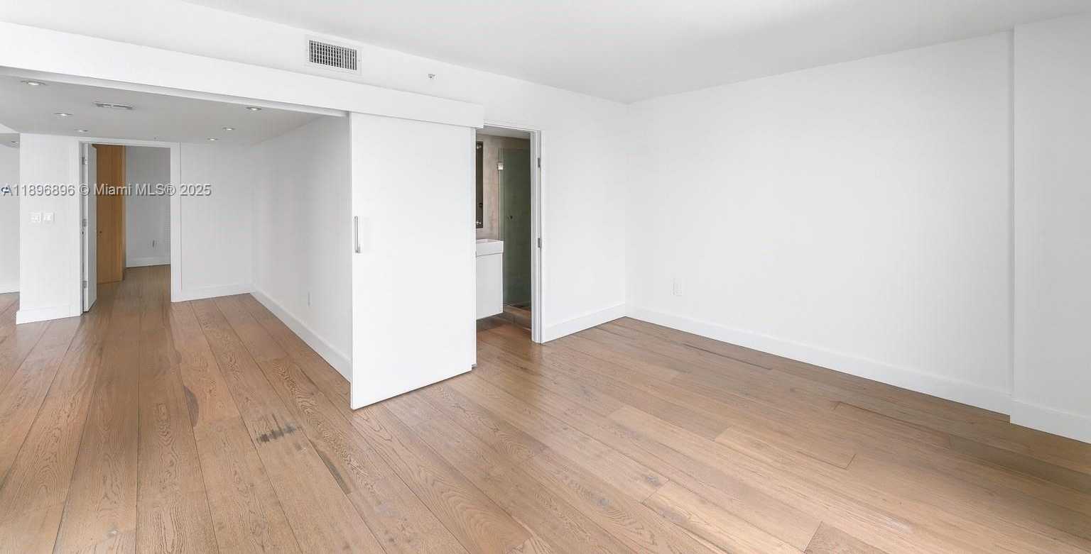 Small Image of 1900 SUNSET HARBOUR DR #1814, Miami Beach Number 13