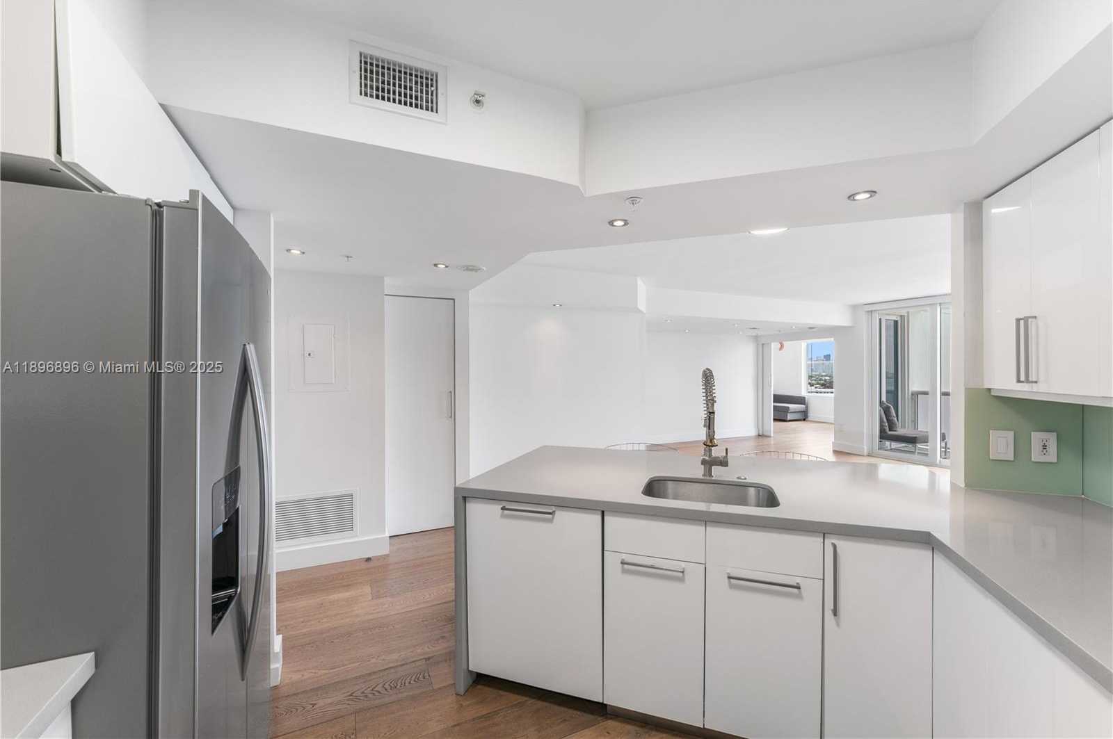Small Image of 1900 SUNSET HARBOUR DR #1814, Miami Beach Number 7