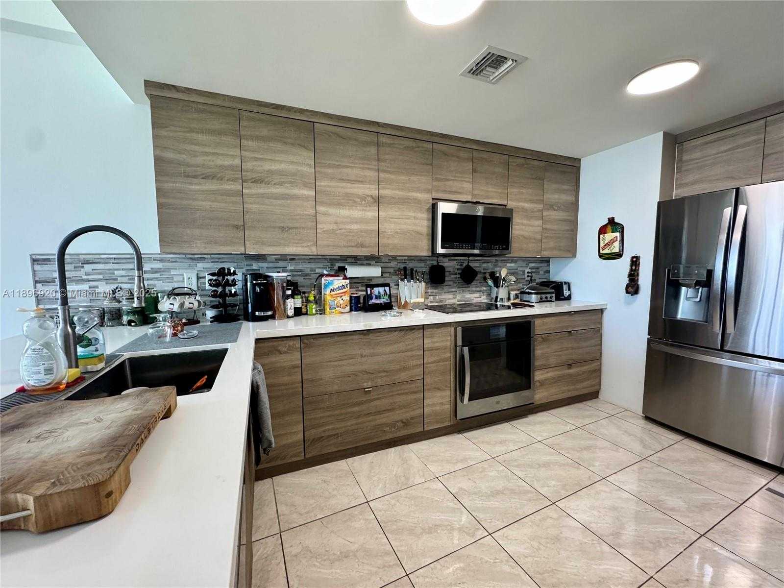Small Image of 6580 INDIAN CREEK DR #404, Miami Beach Number 12