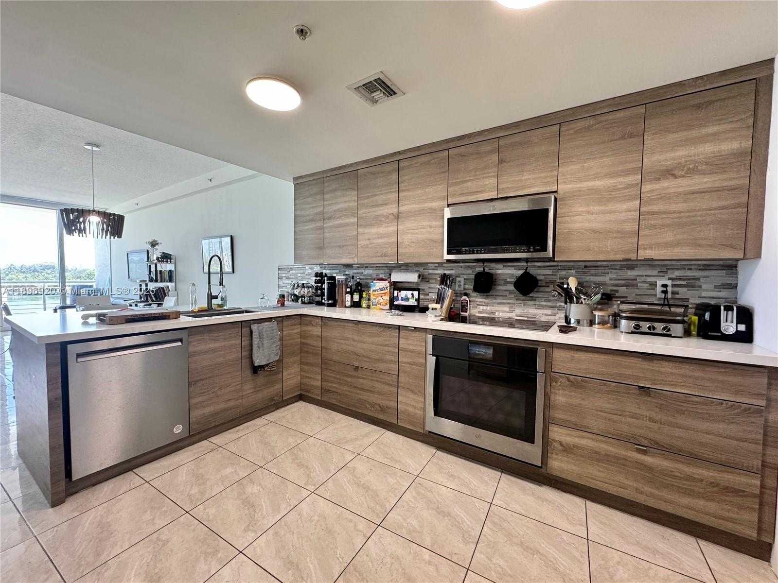 Small Image of 6580 INDIAN CREEK DR #404, Miami Beach Number 13