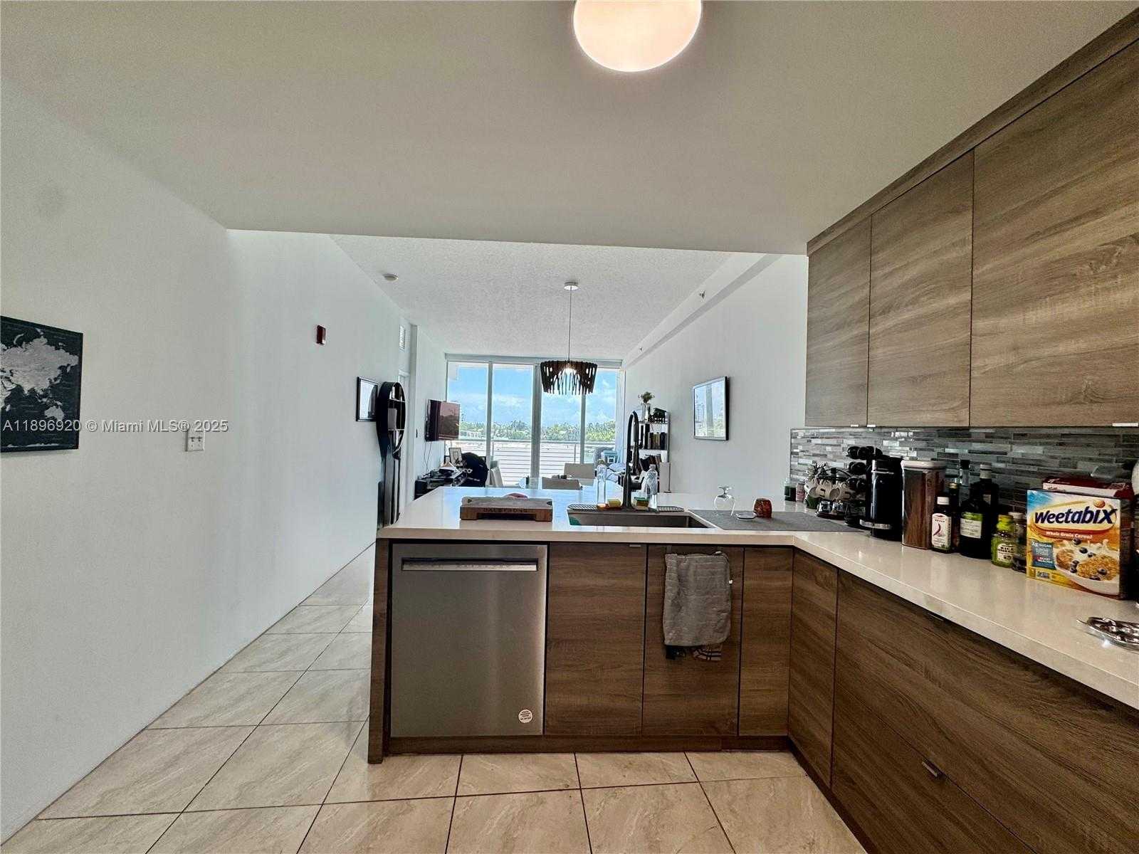 Small Image of 6580 INDIAN CREEK DR #404, Miami Beach Number 14