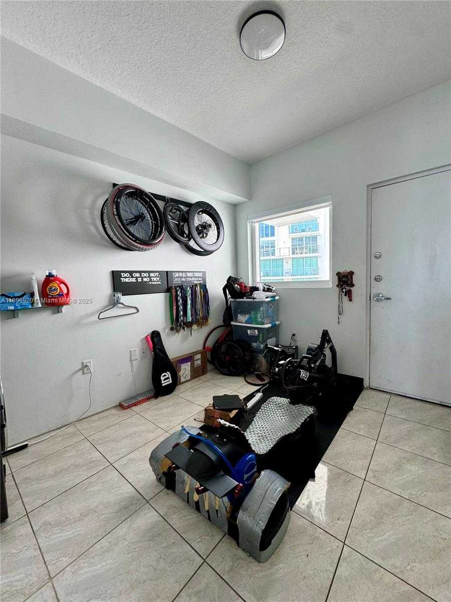 Small Image of 6580 INDIAN CREEK DR #404, Miami Beach Number 16