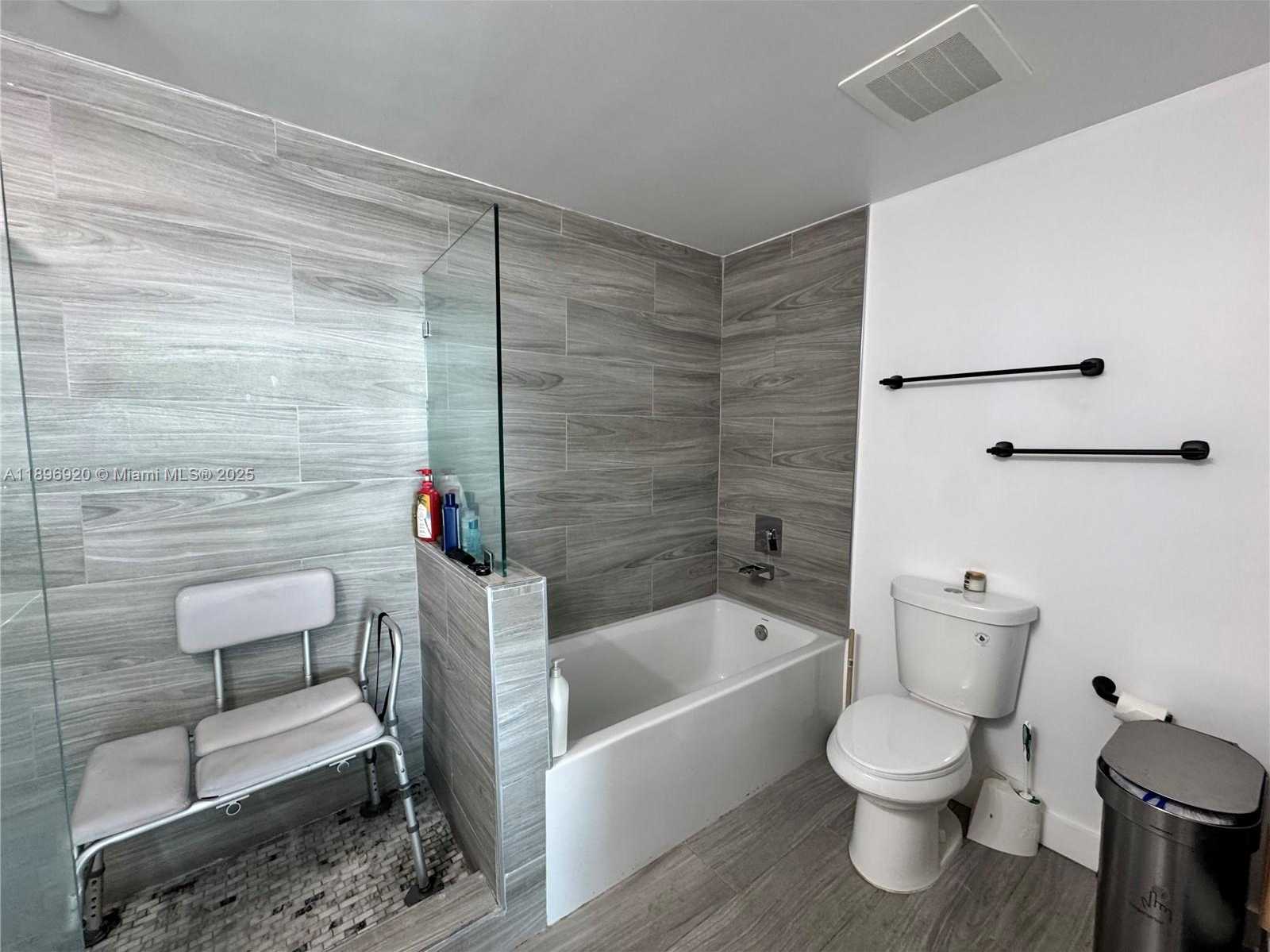Small Image of 6580 INDIAN CREEK DR #404, Miami Beach Number 3