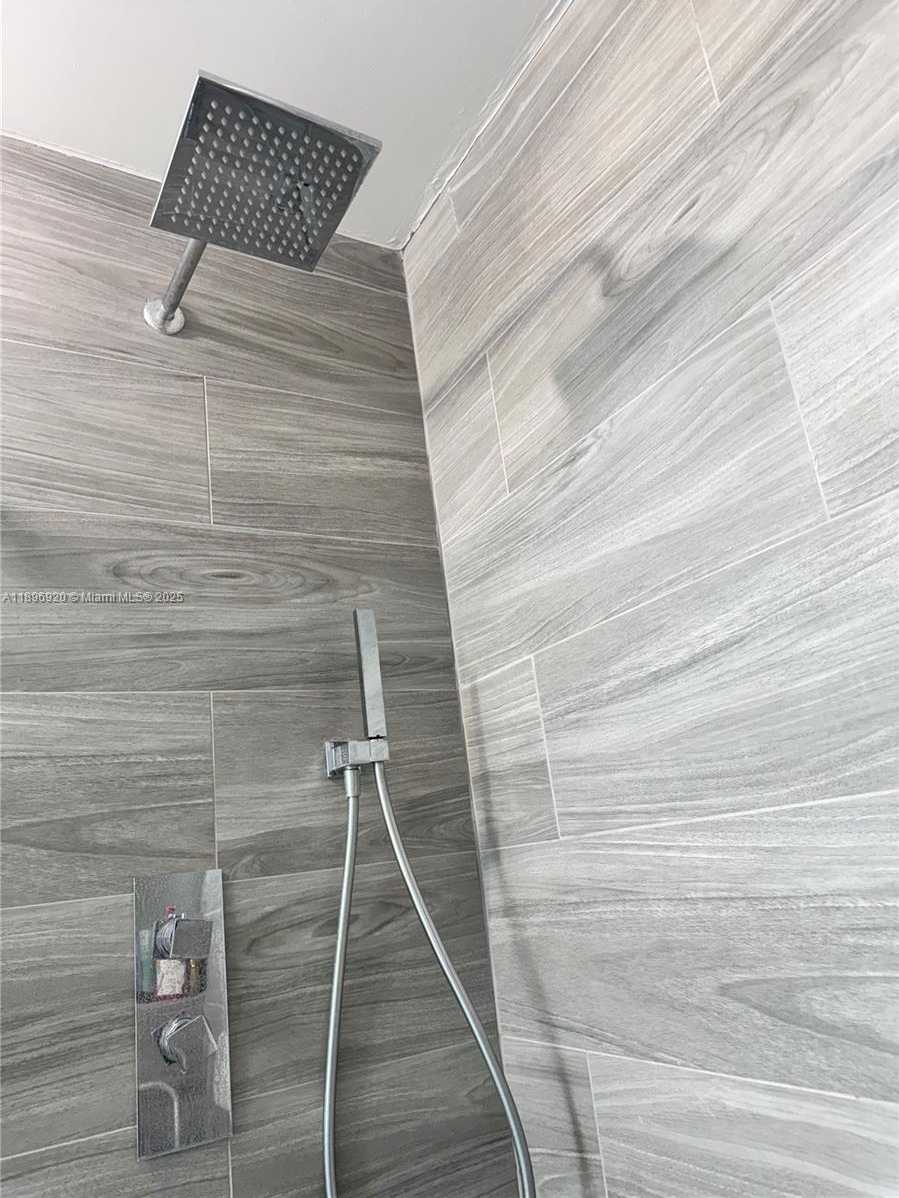 Small Image of 6580 INDIAN CREEK DR #404, Miami Beach Number 6