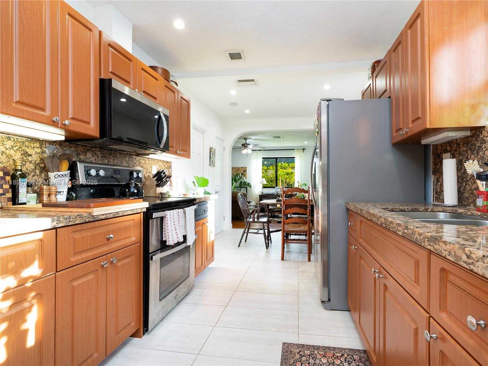 Small Image of 337 NORTH WEST 47TH ST, Miami Number 6