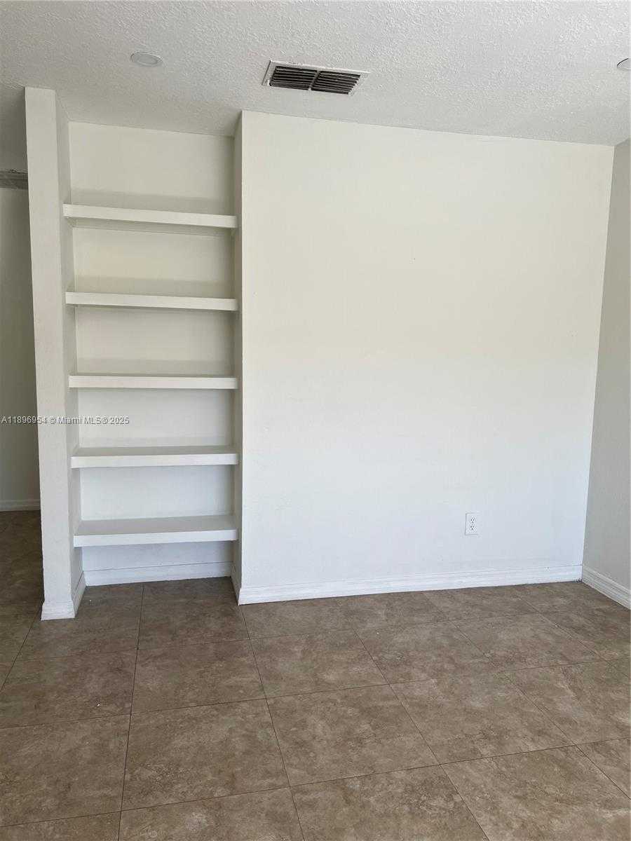 Small Image of 18342 NORTH WEST 68TH AVE #E, Hialeah Number 9