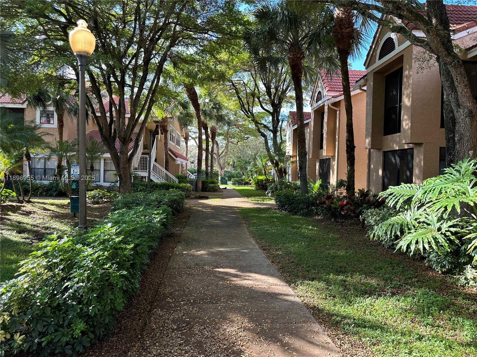 Small Image of 10441 SOUTH WEST 156TH CT #423, Miami Number 9