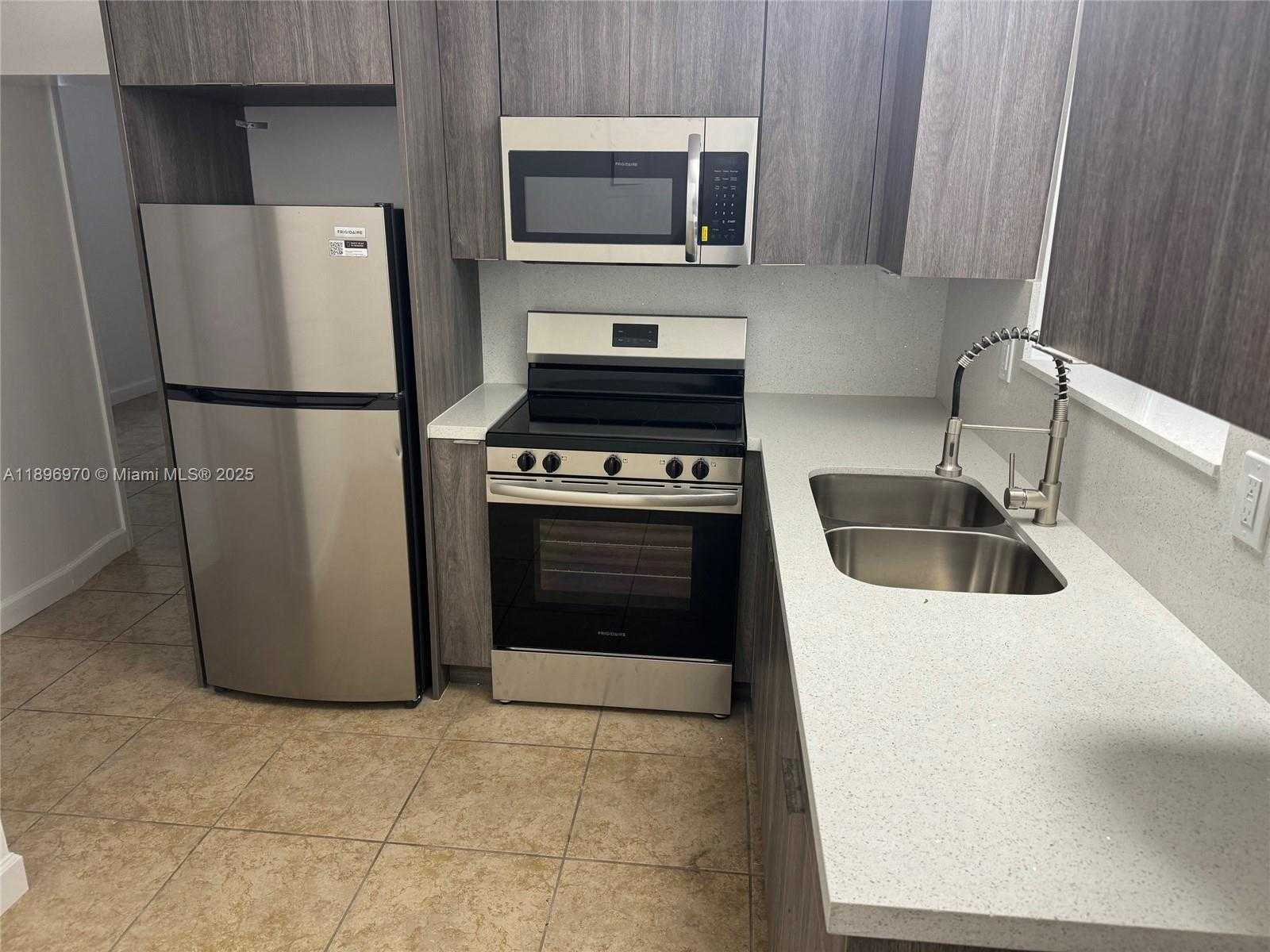 Small Image of 2029 PIERCE ST #3, Hollywood Number 3