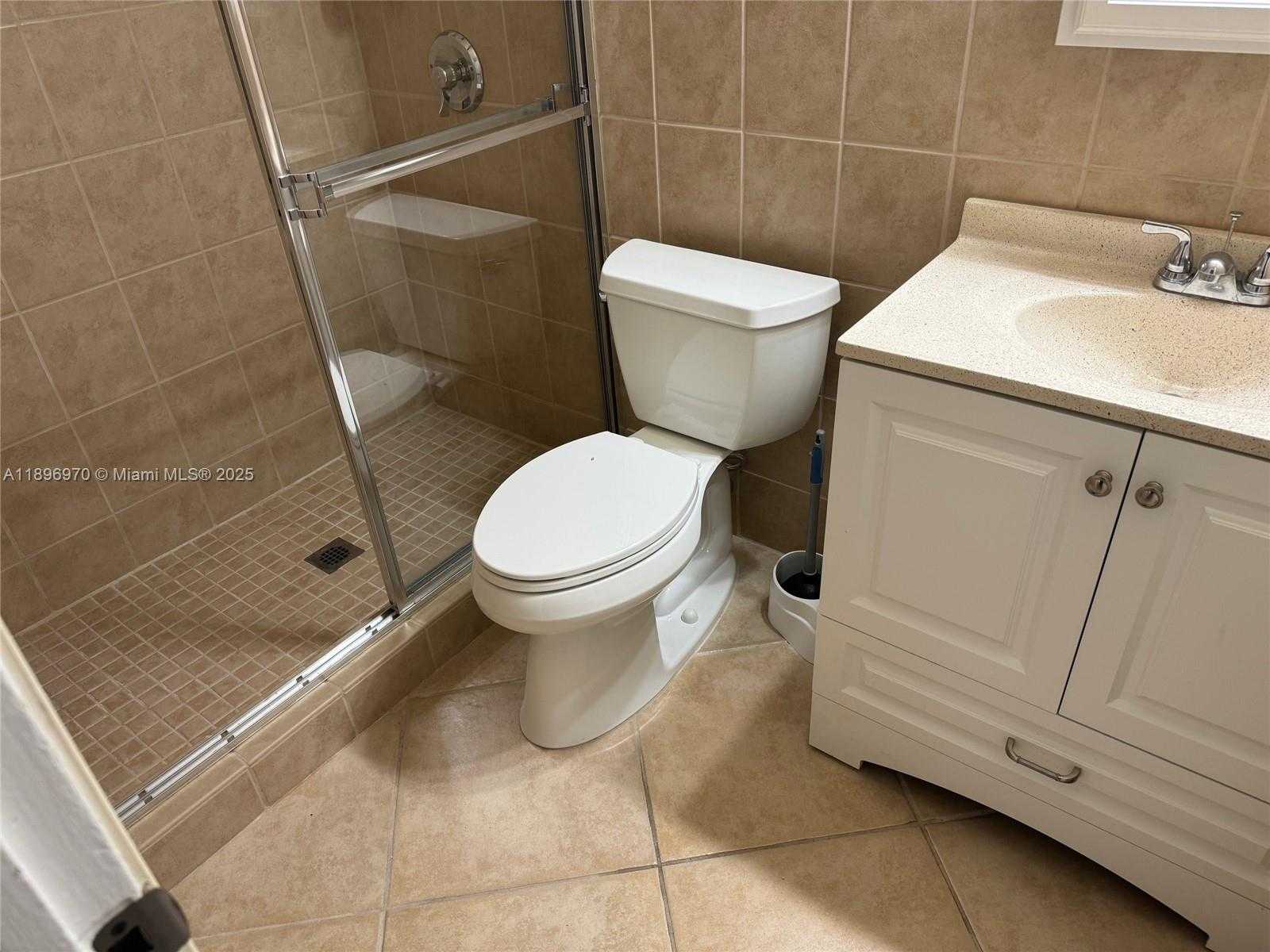 Small Image of 2029 PIERCE ST #3, Hollywood Number 7