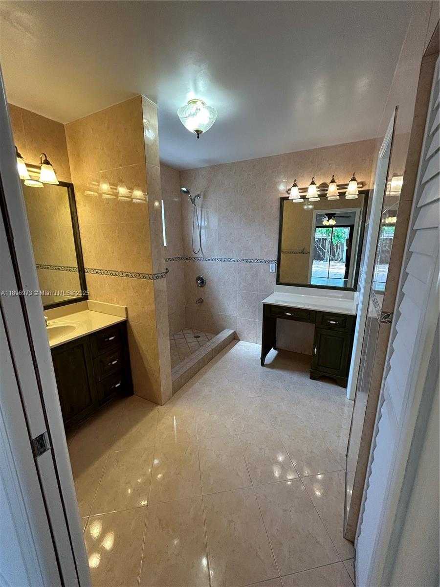 Small Image of 8910 SOUTH WEST 4TH LN, Miami Number 23
