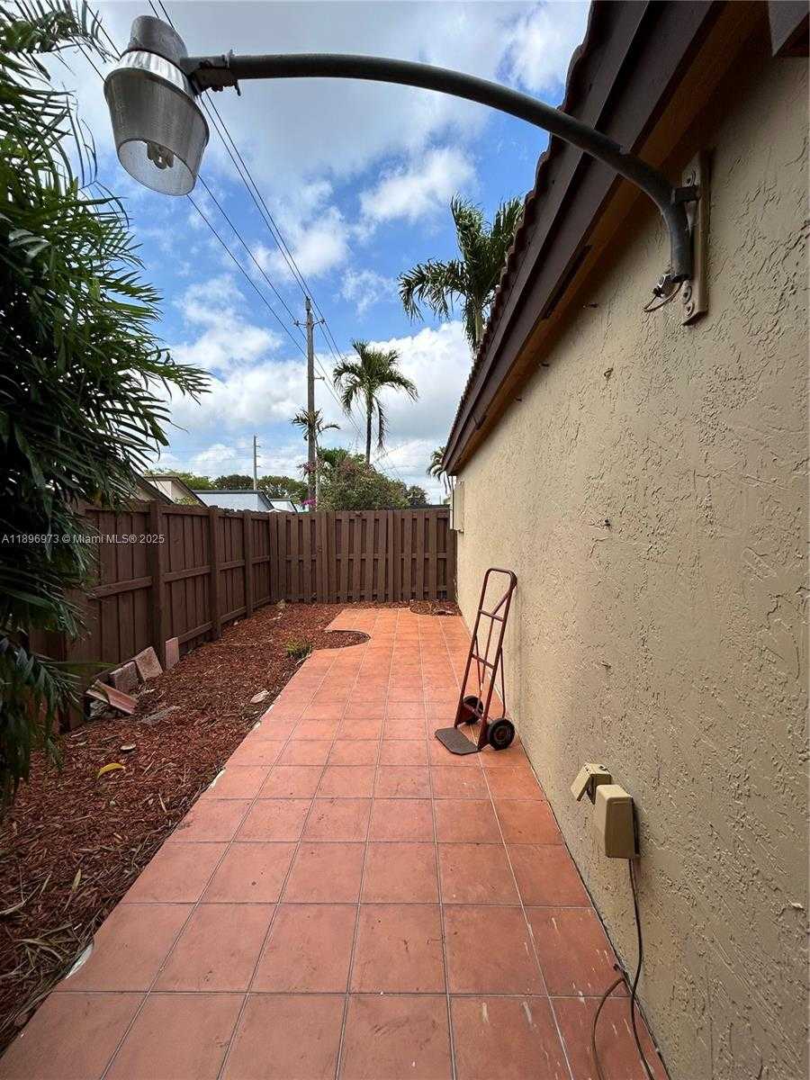 Small Image of 8910 SOUTH WEST 4TH LN, Miami Number 46