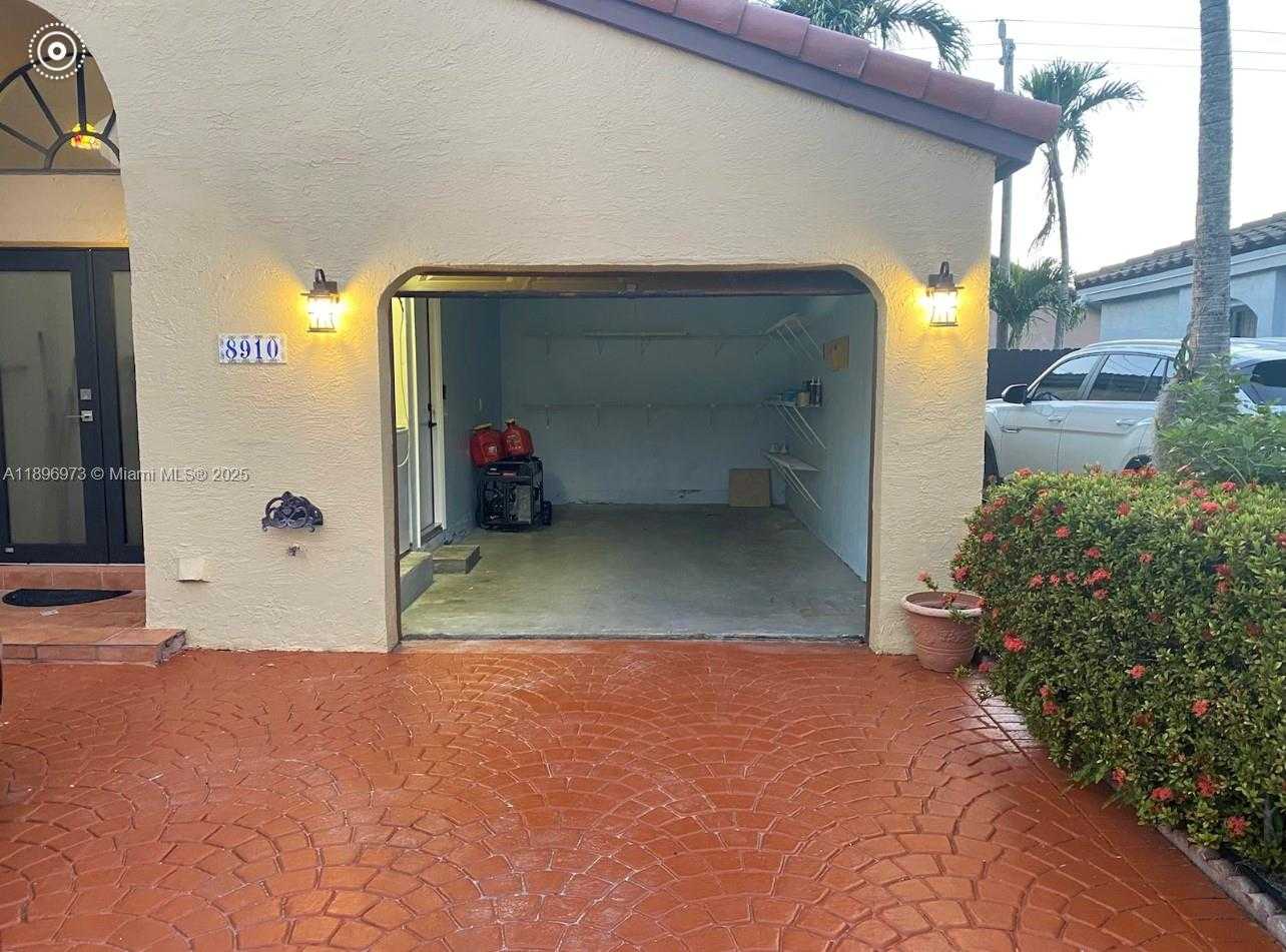 Small Image of 8910 SOUTH WEST 4TH LN, Miami Number 5
