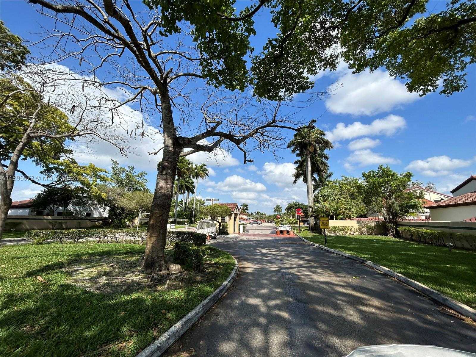 Small Image of 8910 SOUTH WEST 4TH LN, Miami Number 53