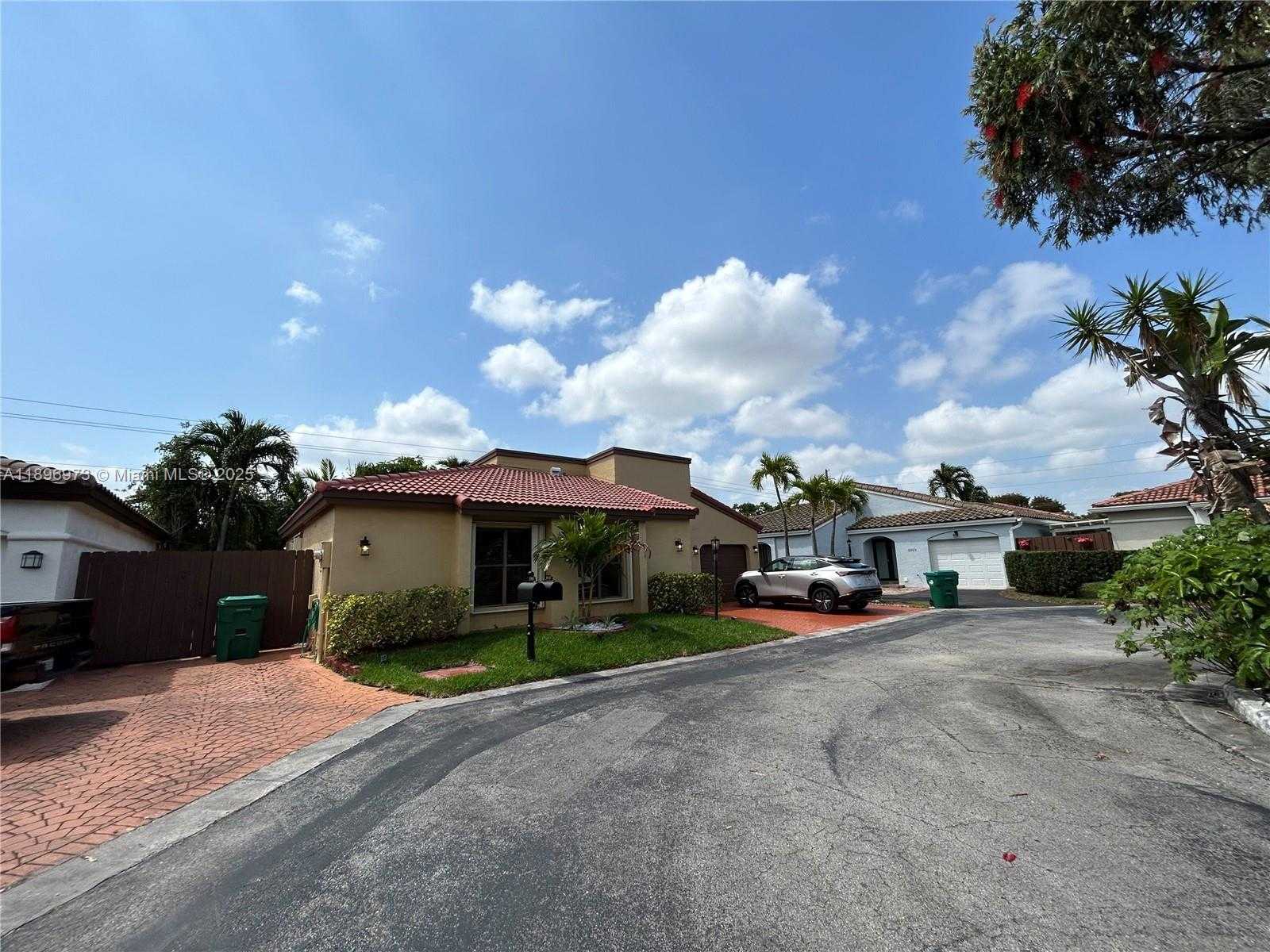 Small Image of 8910 SOUTH WEST 4TH LN, Miami Number 6