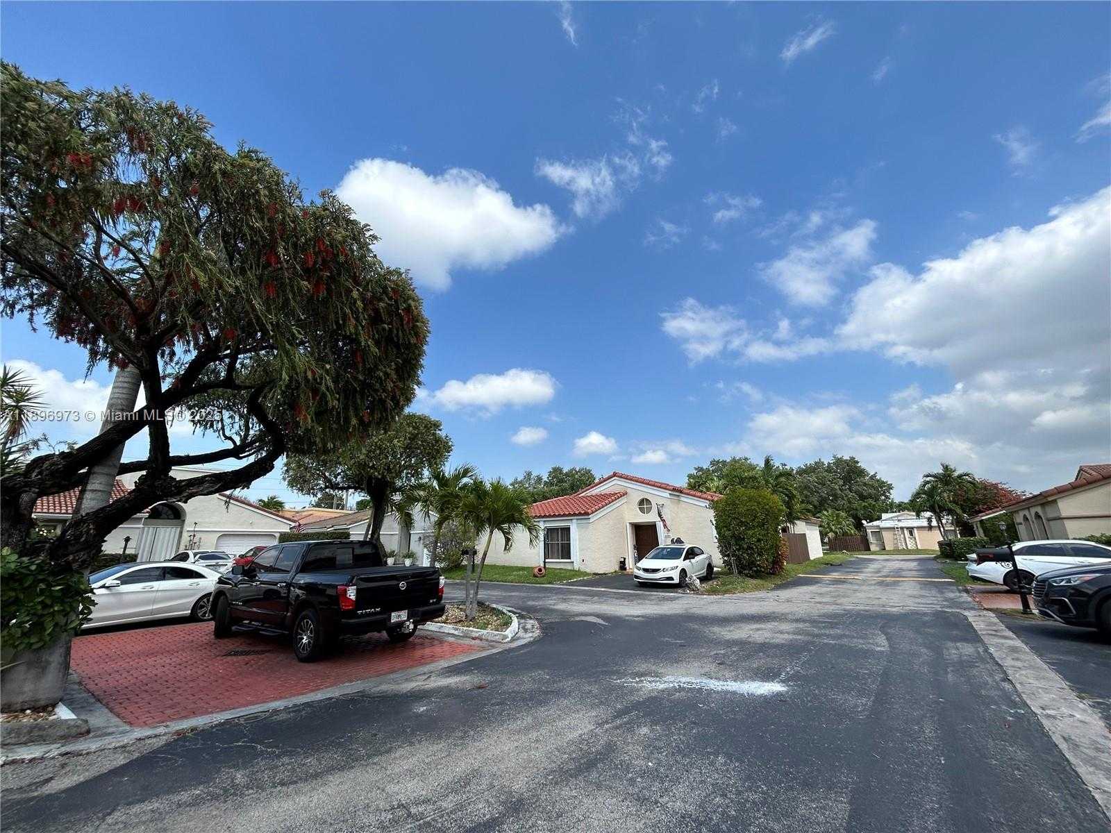 Small Image of 8910 SOUTH WEST 4TH LN, Miami Number 7