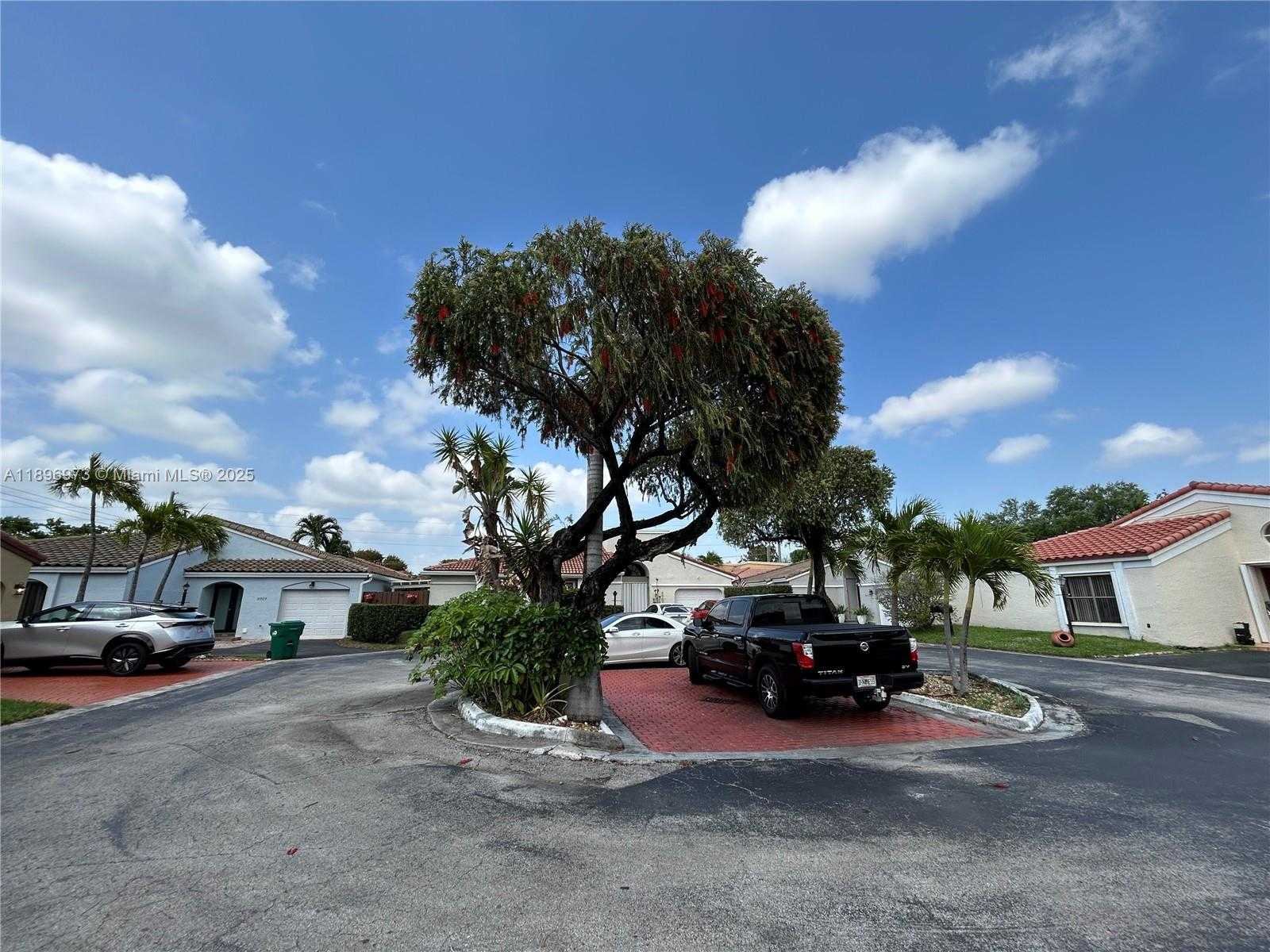 Small Image of 8910 SOUTH WEST 4TH LN, Miami Number 9