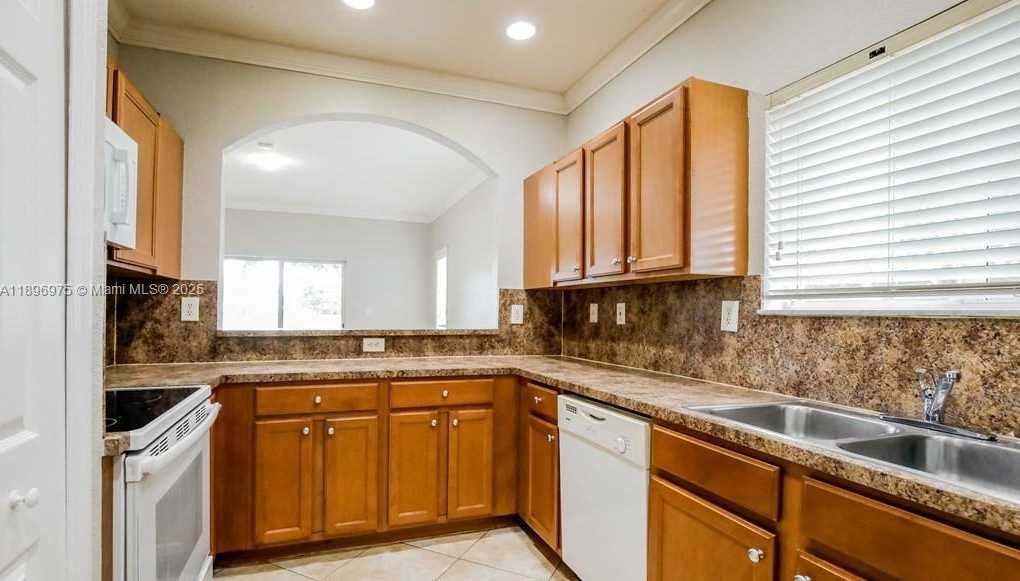 Small Image of 665 SOUTH EAST 31ST AVE, Homestead Number 5