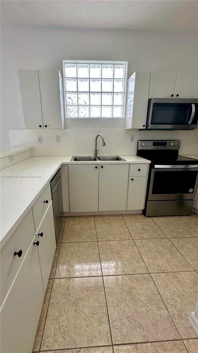 Small Image of 4316 NORTH WEST 113TH CT #4316, Doral Number 3
