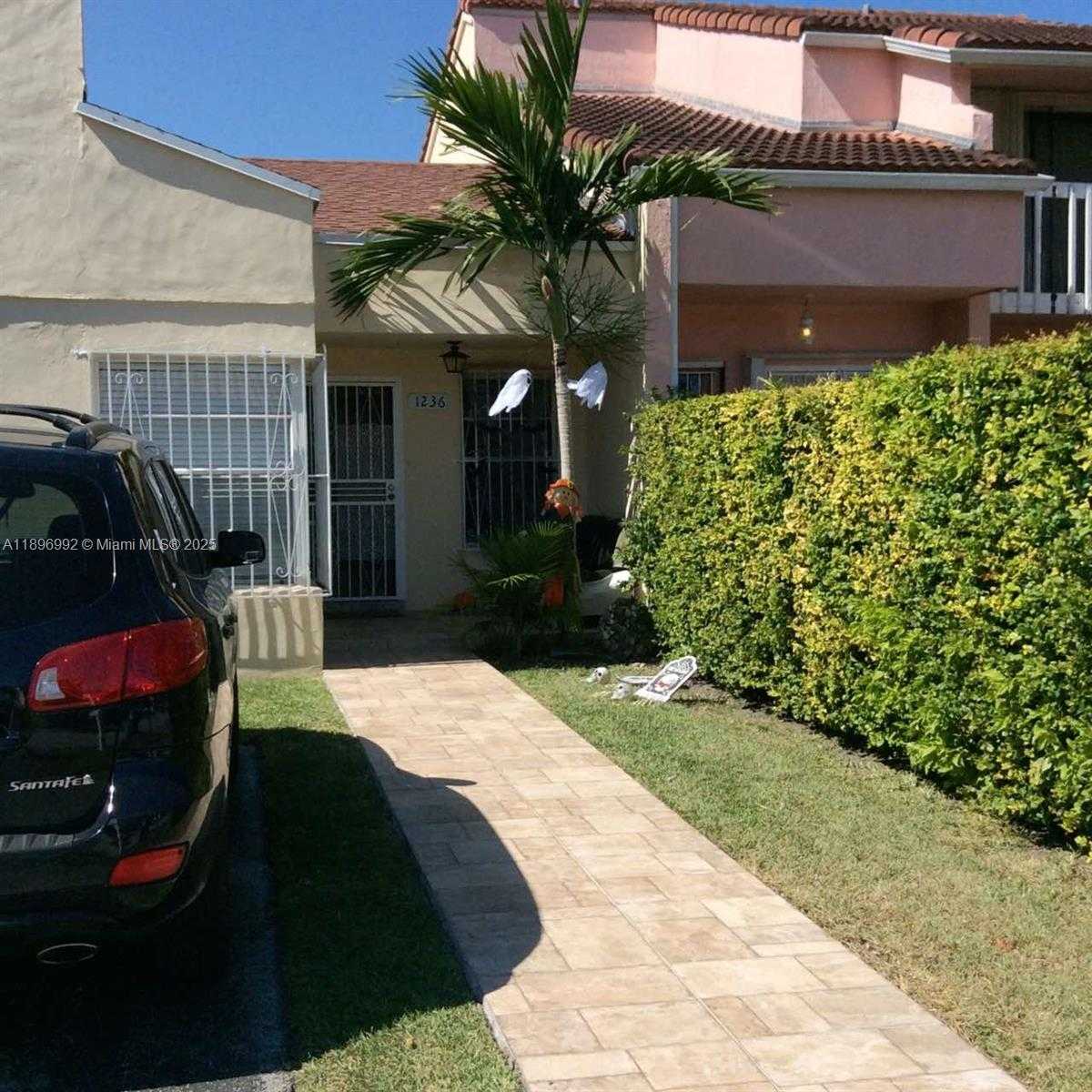 Small Image of 1236 SOUTH WEST 104TH CT, Miami Number 2