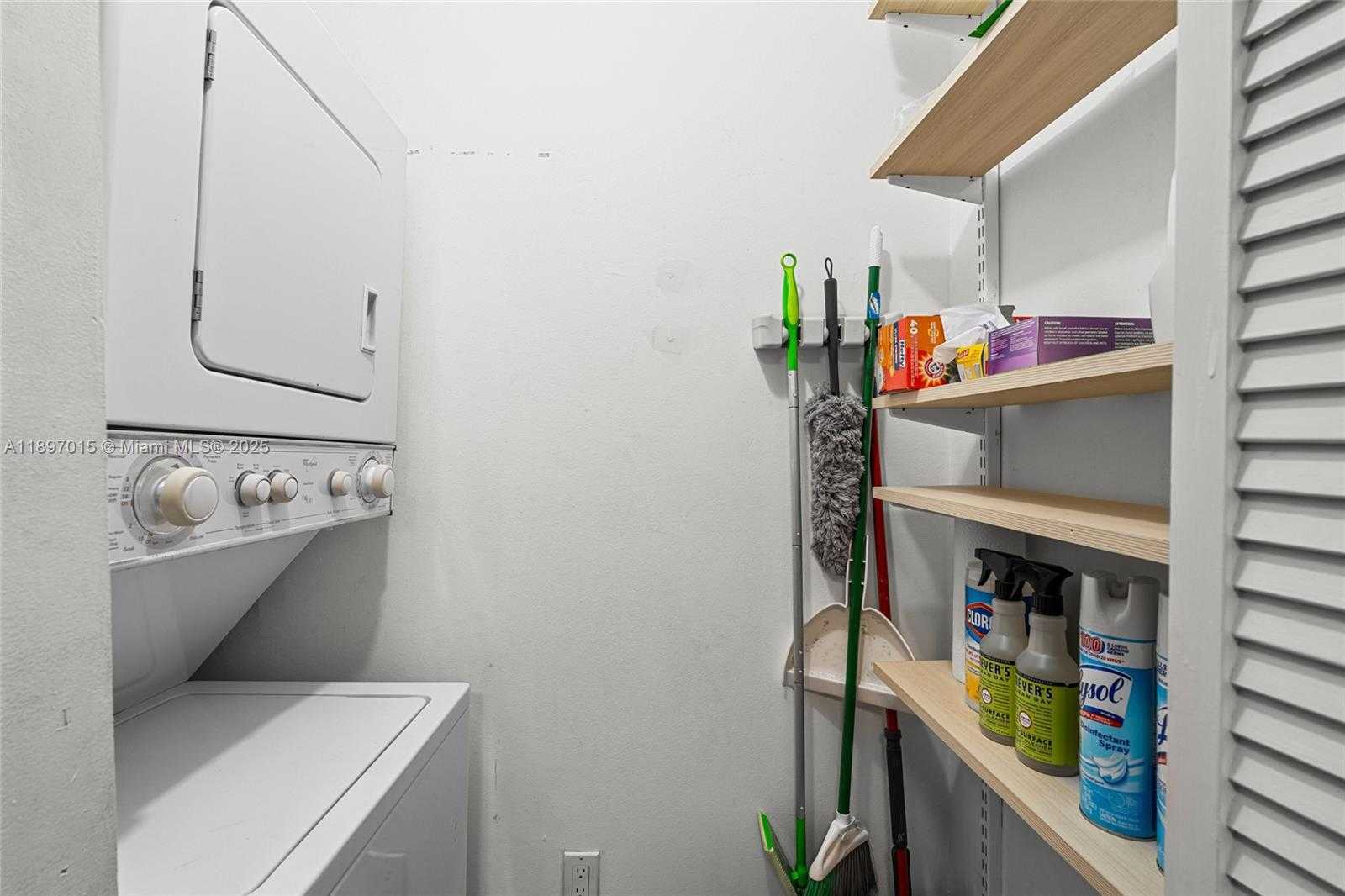 Small Image of 770 CLAUGHTON ISLAND DR #1010, Miami Number 17