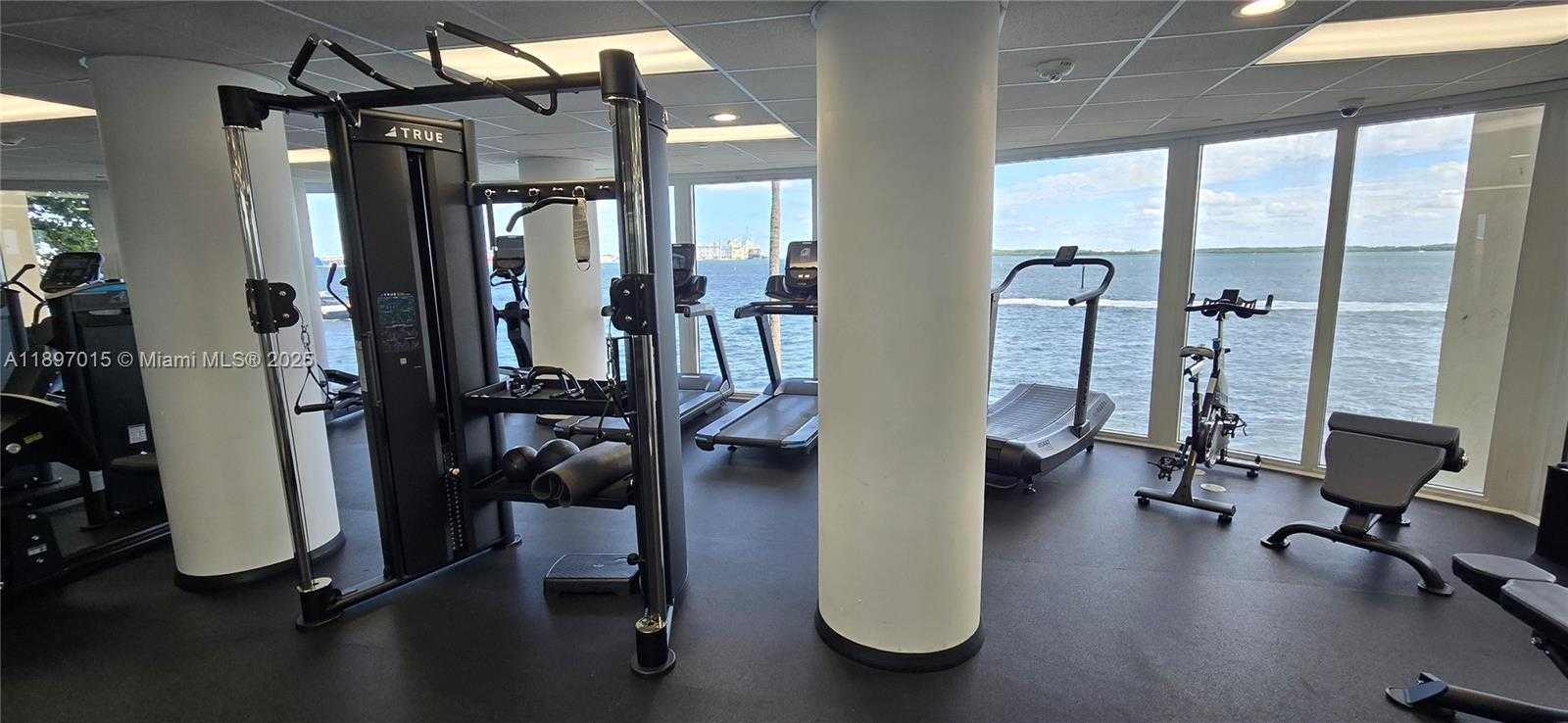 Small Image of 770 CLAUGHTON ISLAND DR #1010, Miami Number 25