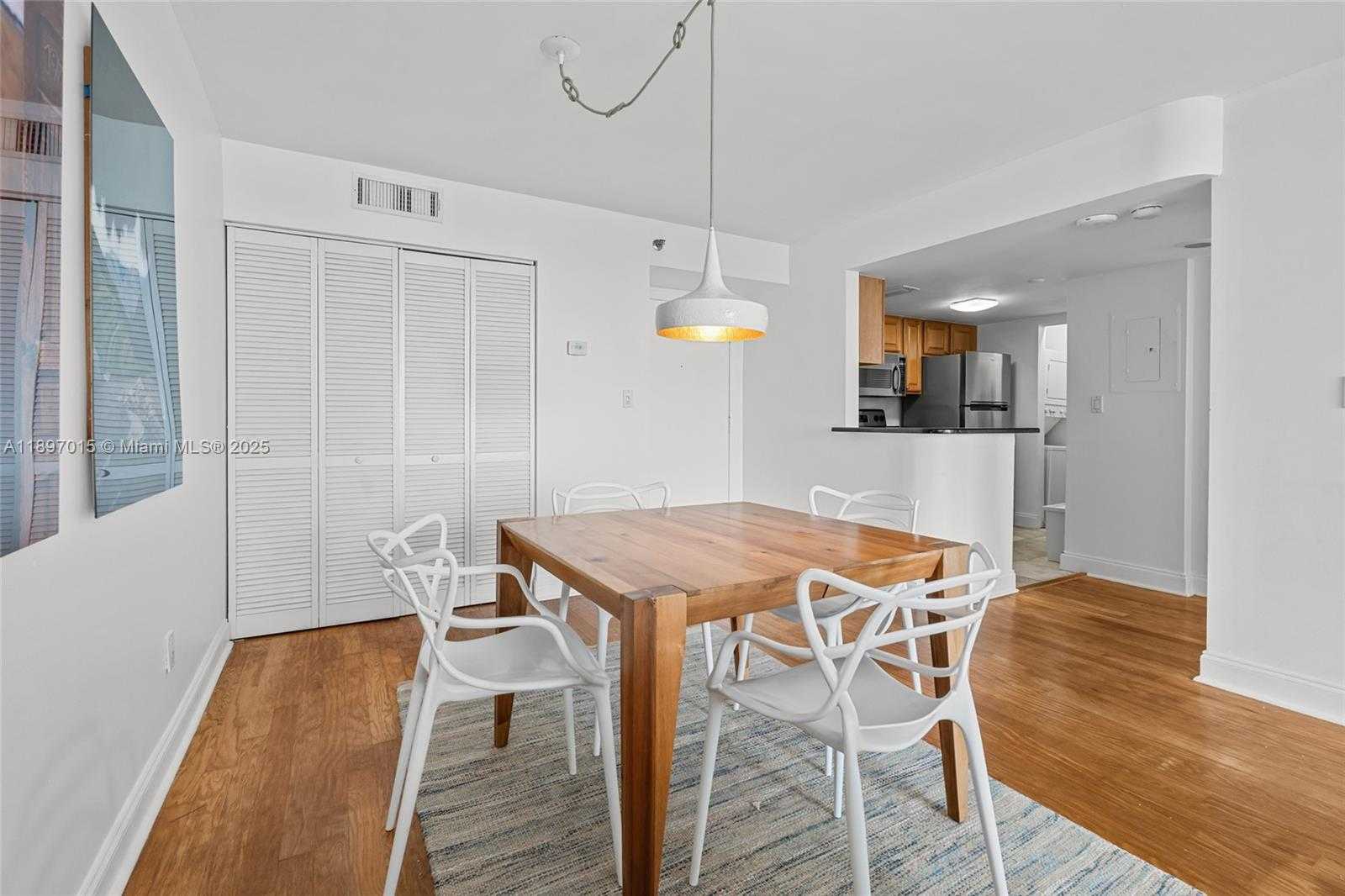 Small Image of 770 CLAUGHTON ISLAND DR #1010, Miami Number 3