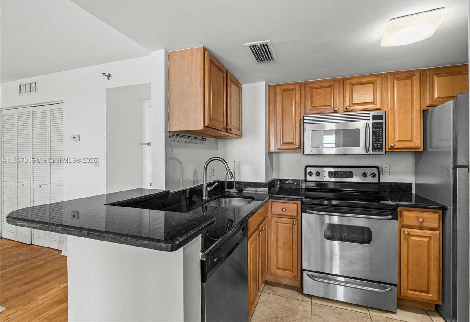 Small Image of 770 CLAUGHTON ISLAND DR #1010, Miami Number 9