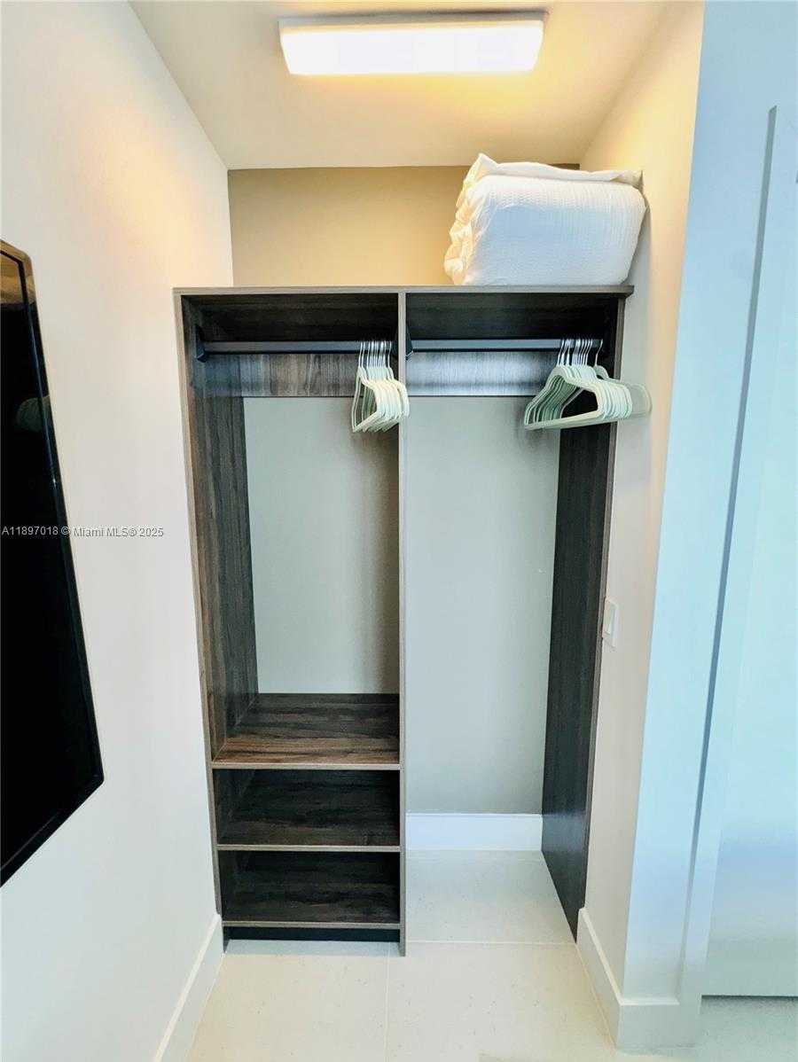 Small Image of 159 NORTH EAST 6TH ST #4905, Miami Number 17