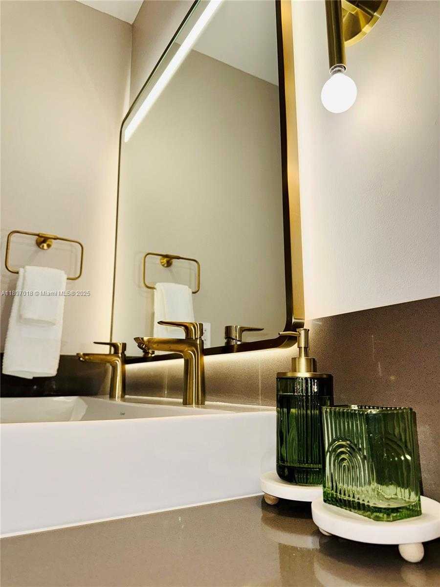 Small Image of 159 NORTH EAST 6TH ST #4905, Miami Number 35