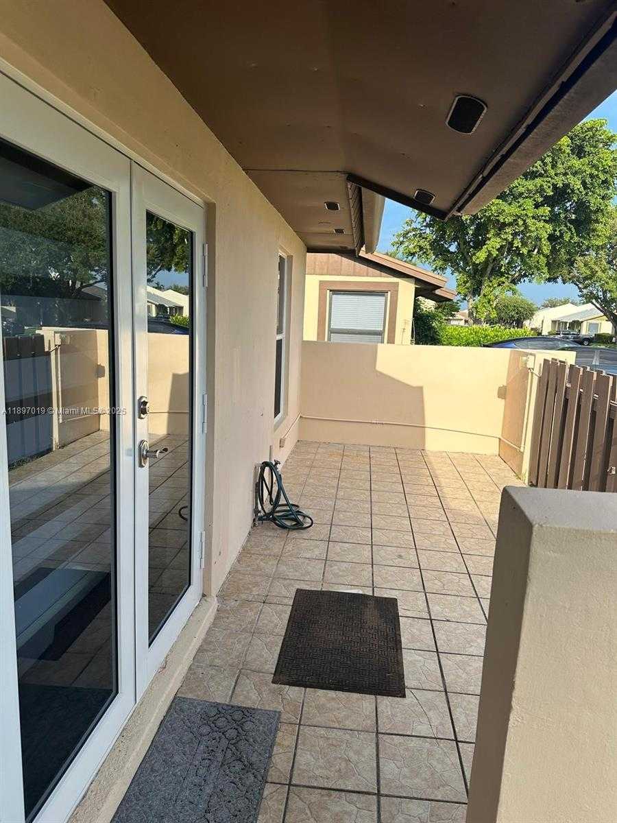 Small Image of 12411 SOUTH WEST 110TH S CANAL ST RD, Miami Number 13