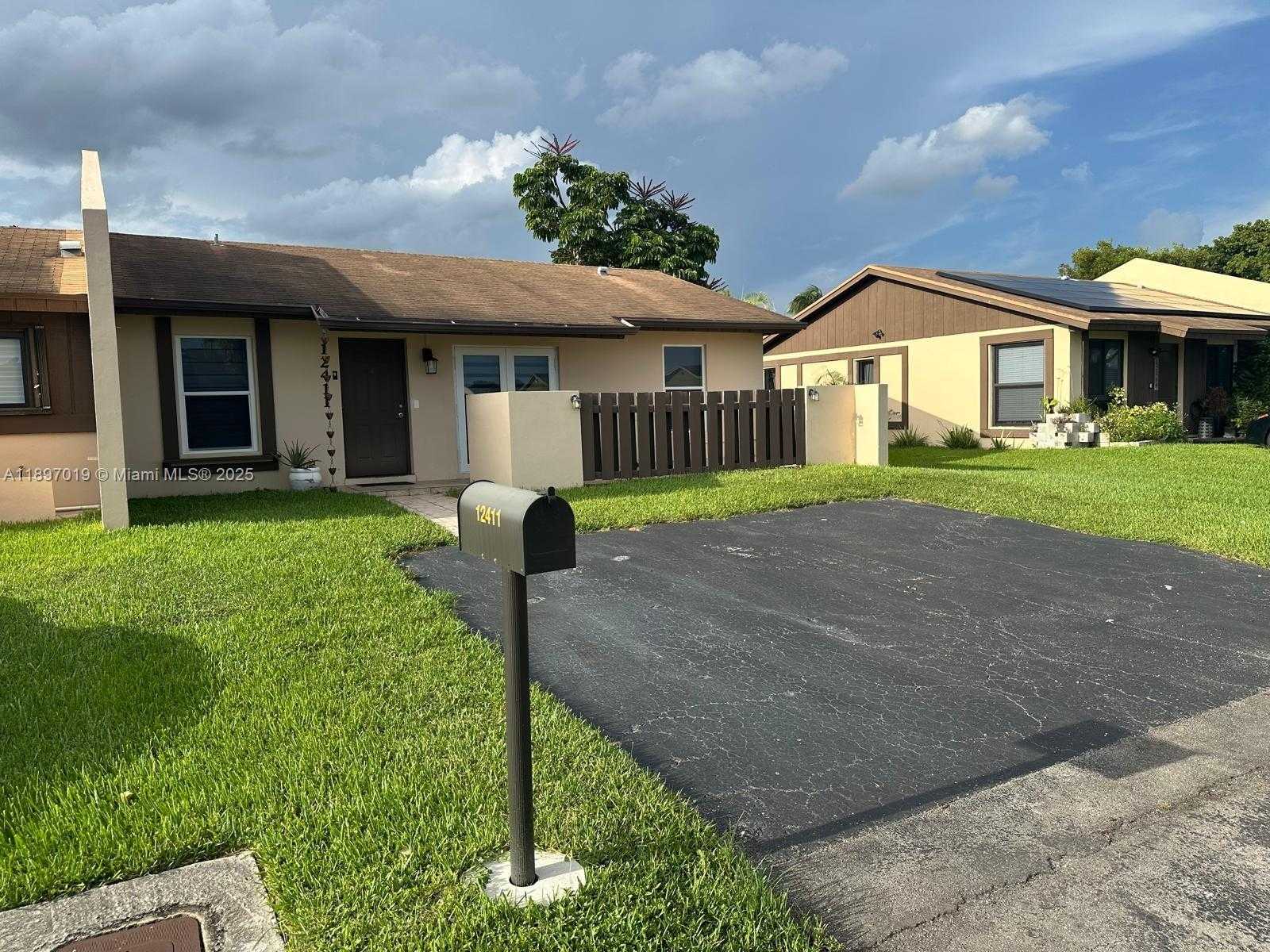 Small Image of 12411 SOUTH WEST 110TH S CANAL ST RD, Miami Number 14